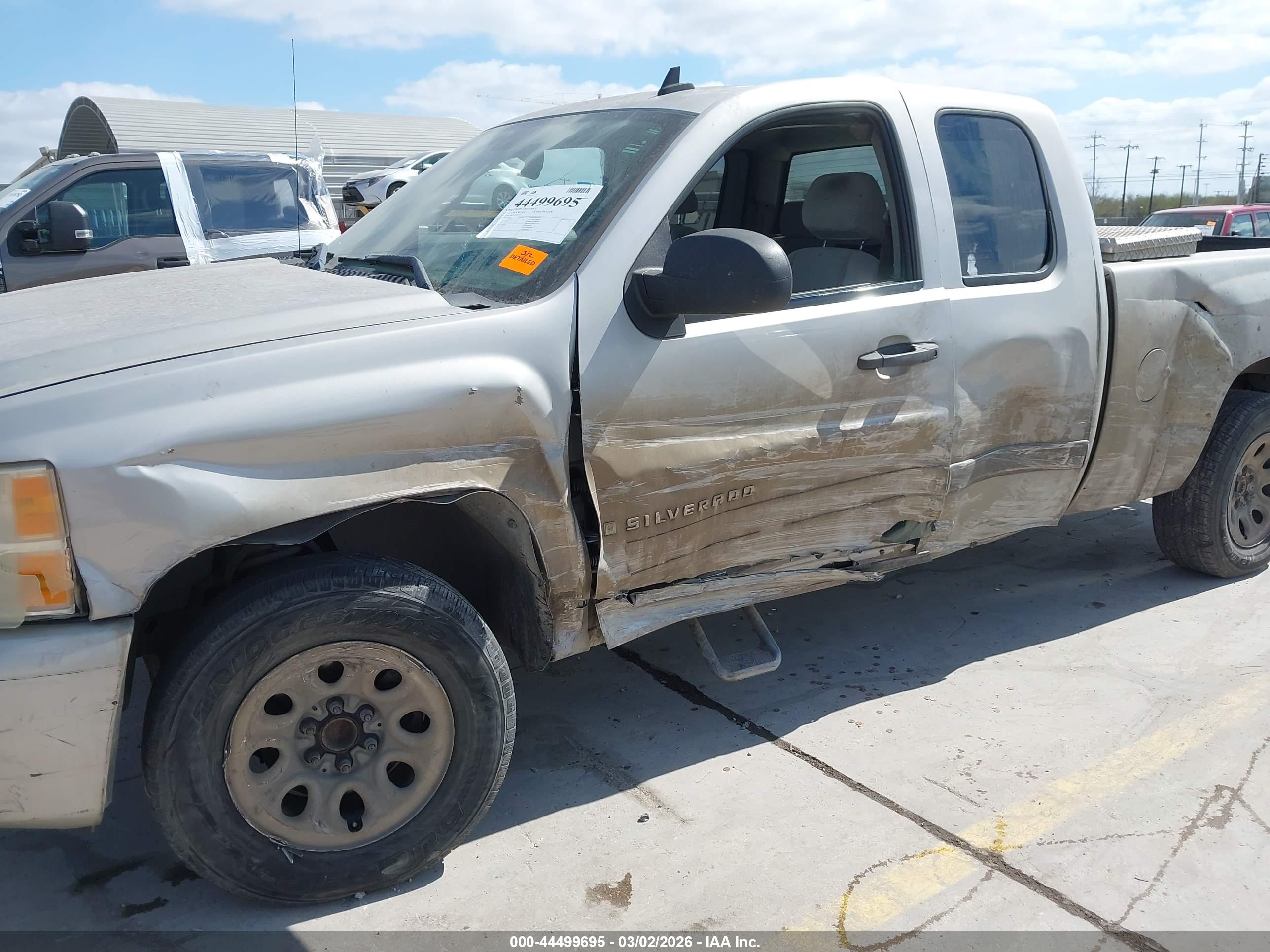CHEVROLET SILVERADO image 6