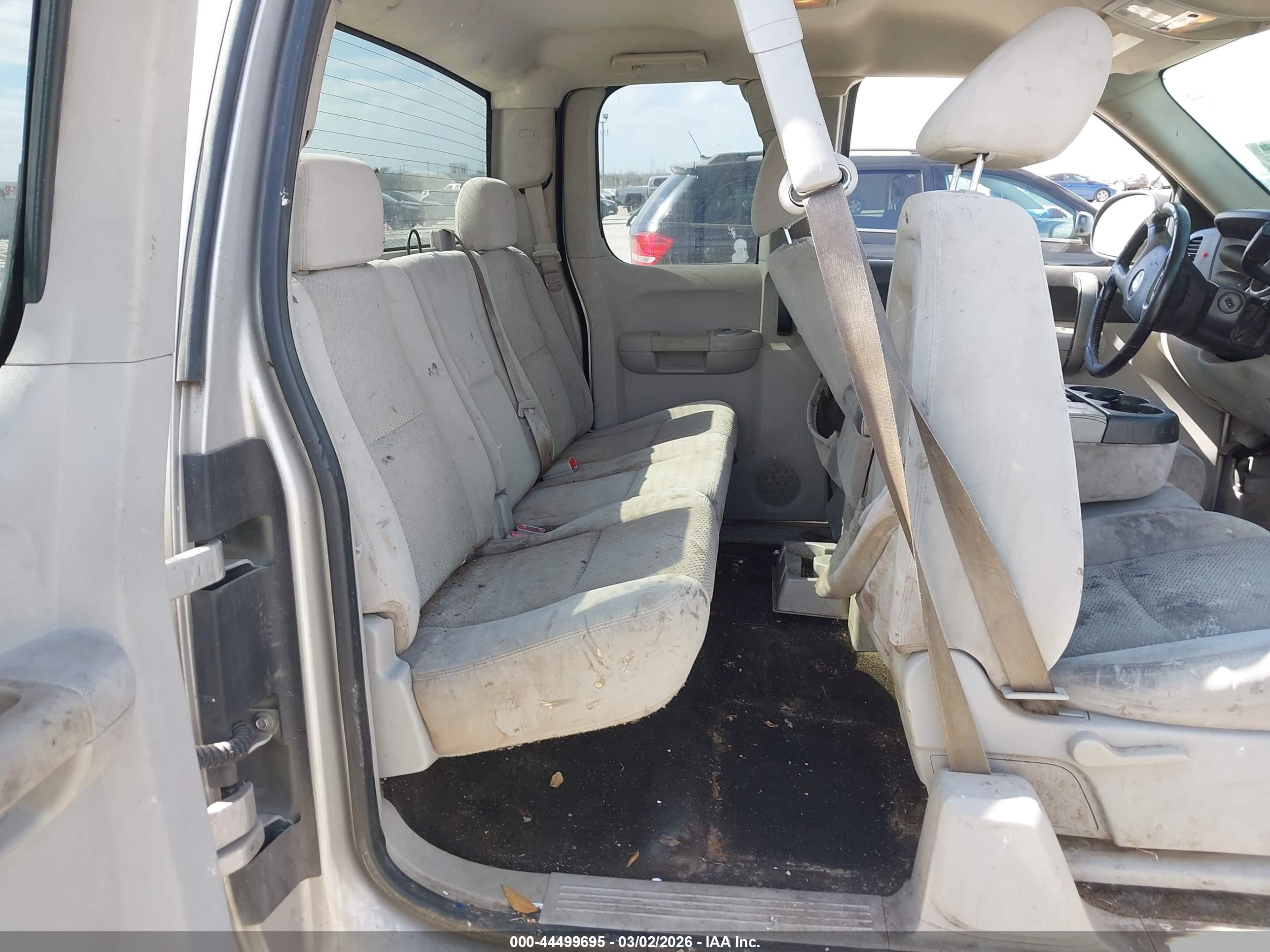 CHEVROLET SILVERADO image 8