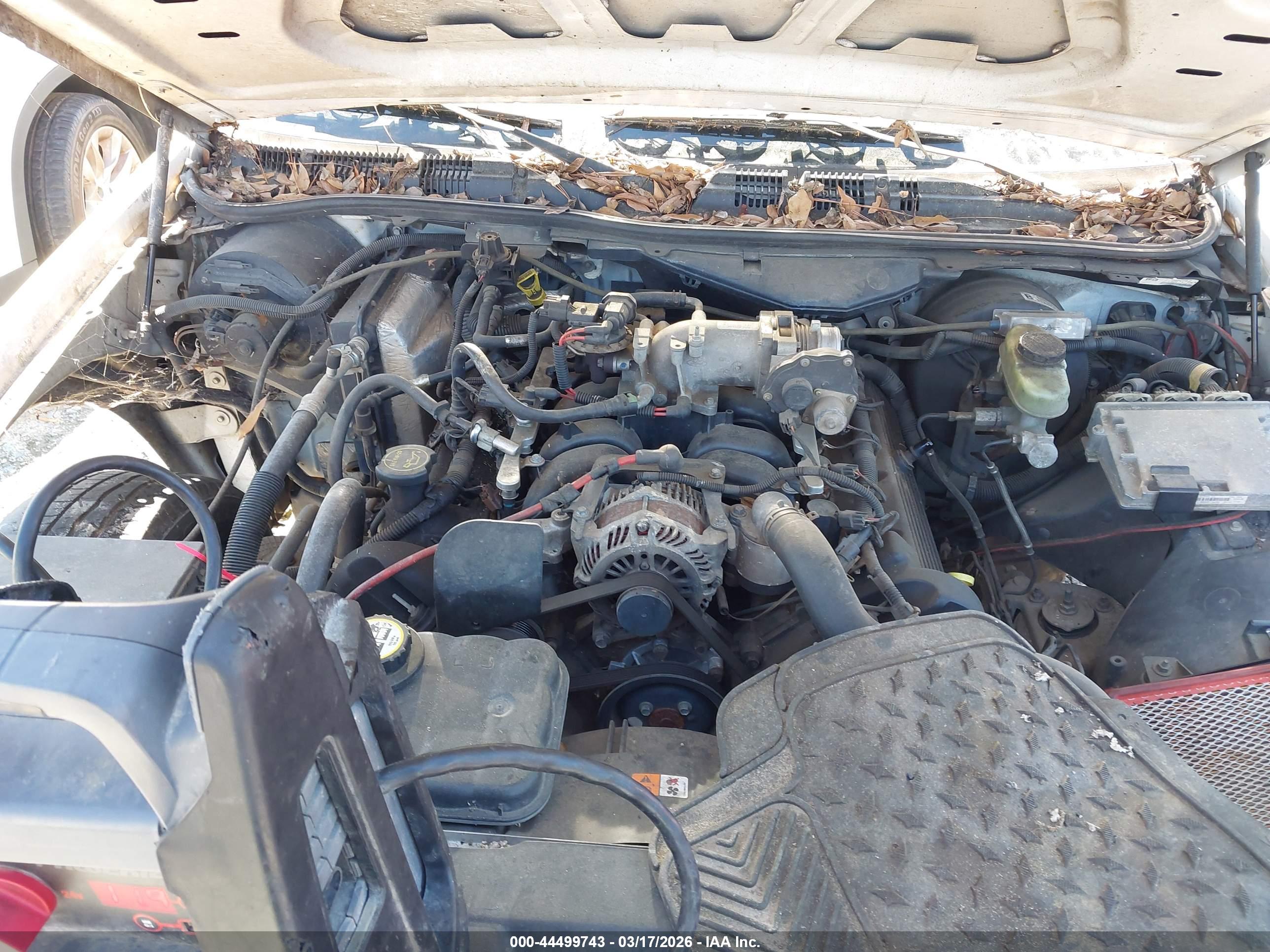 FORD CROWN image 10