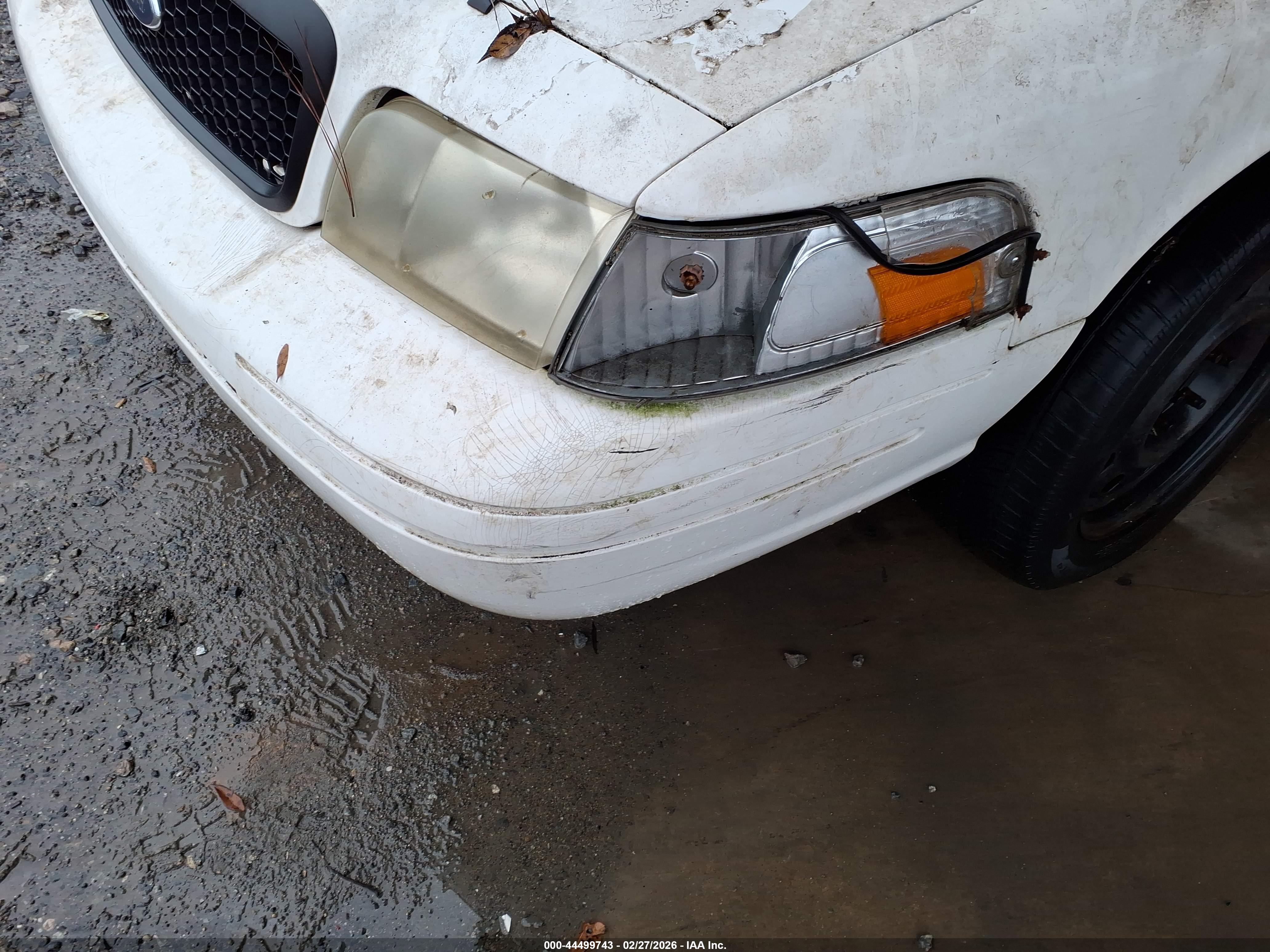 FORD CROWN image 6
