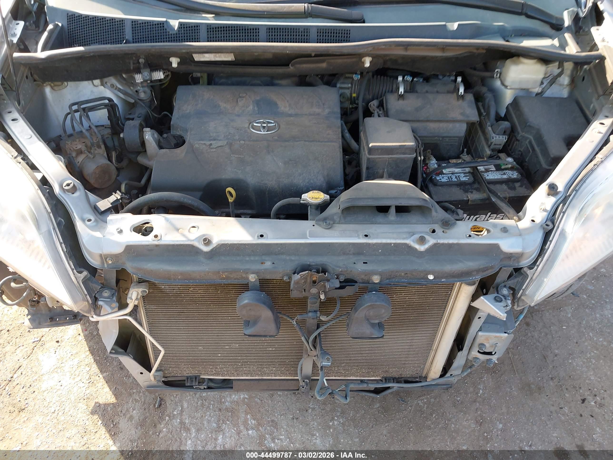 TOYOTA SIENNA image 10