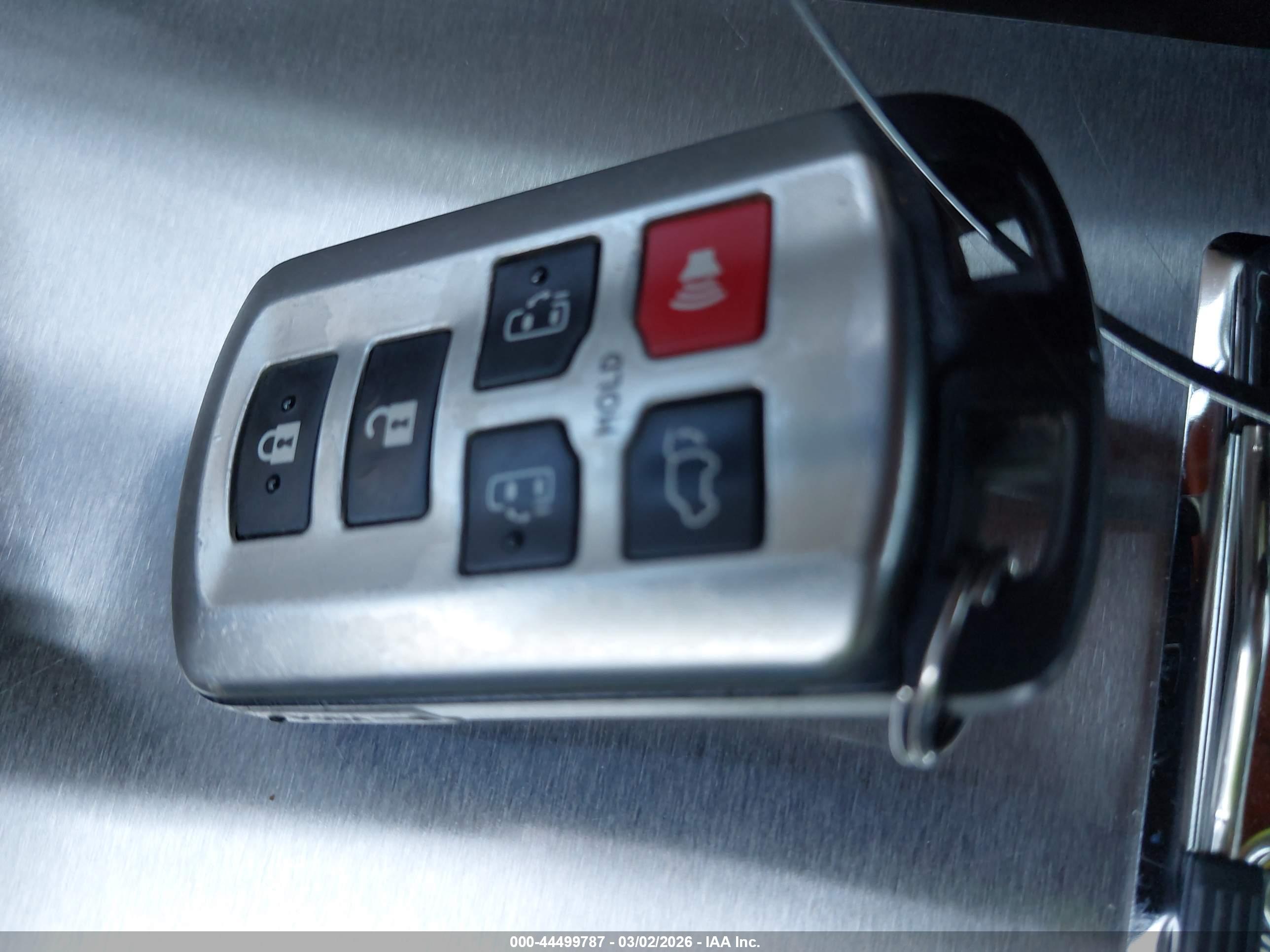 TOYOTA SIENNA image 11