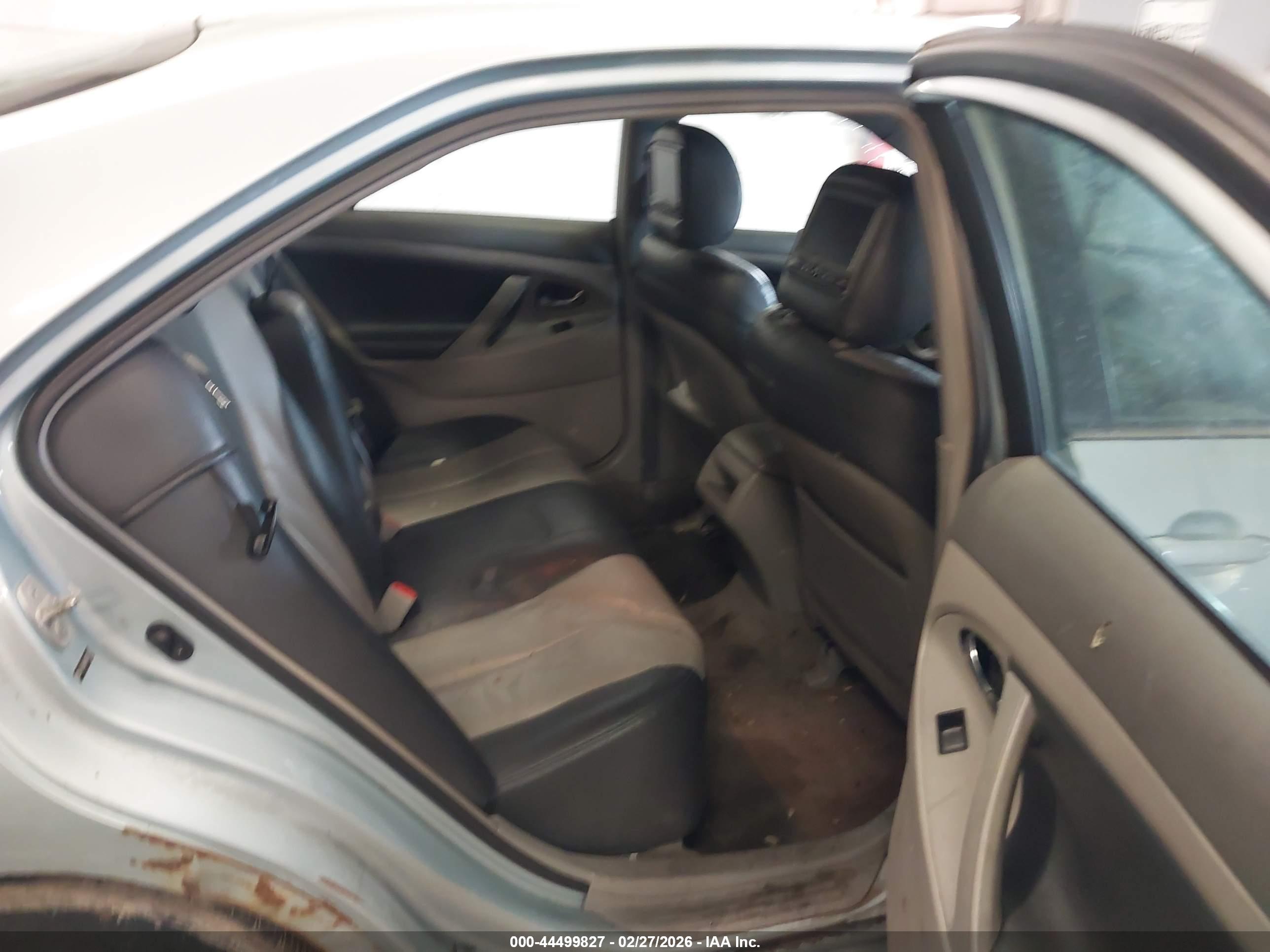 TOYOTA CAMRY image 8