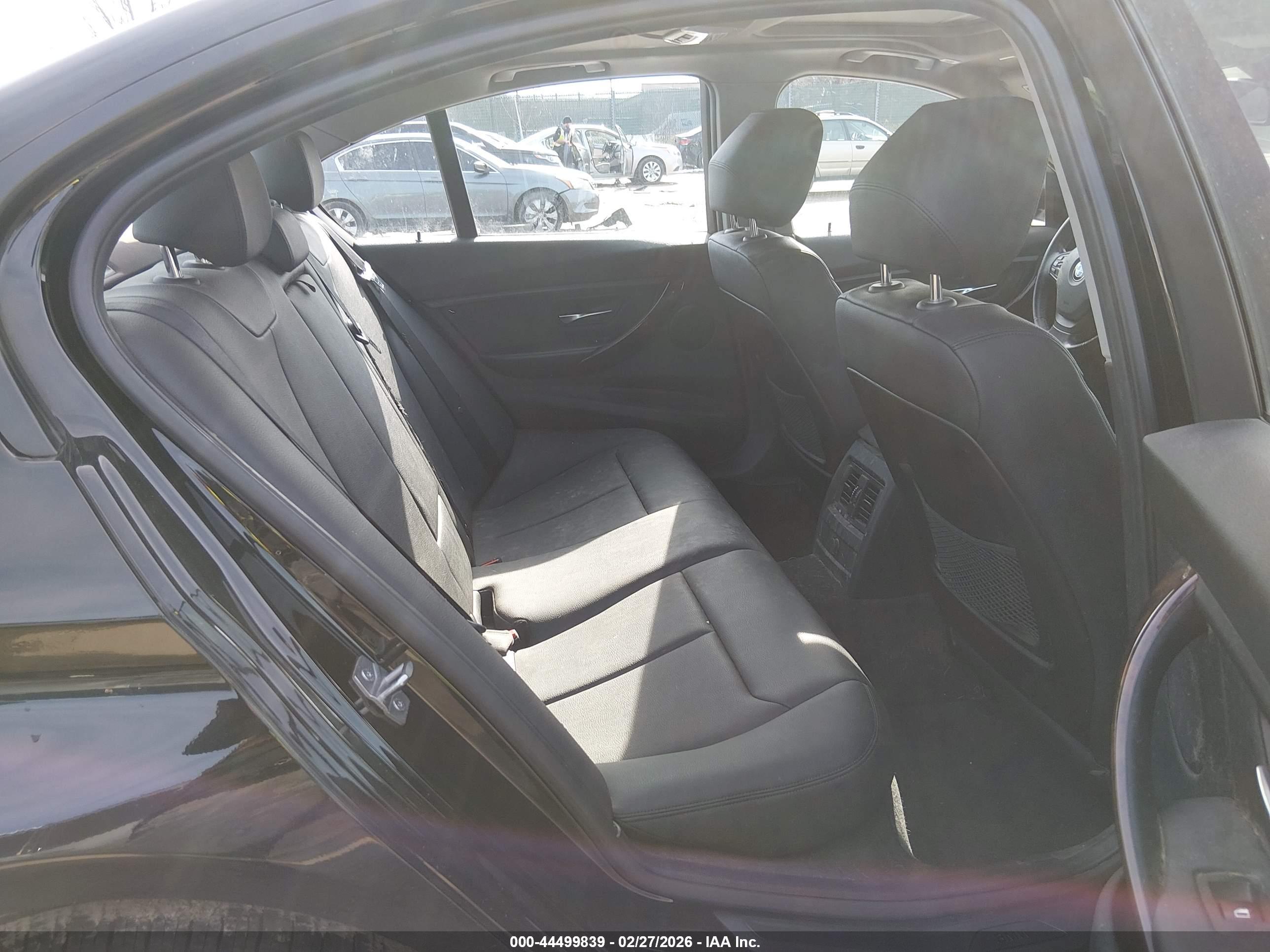 BMW 320I image 8