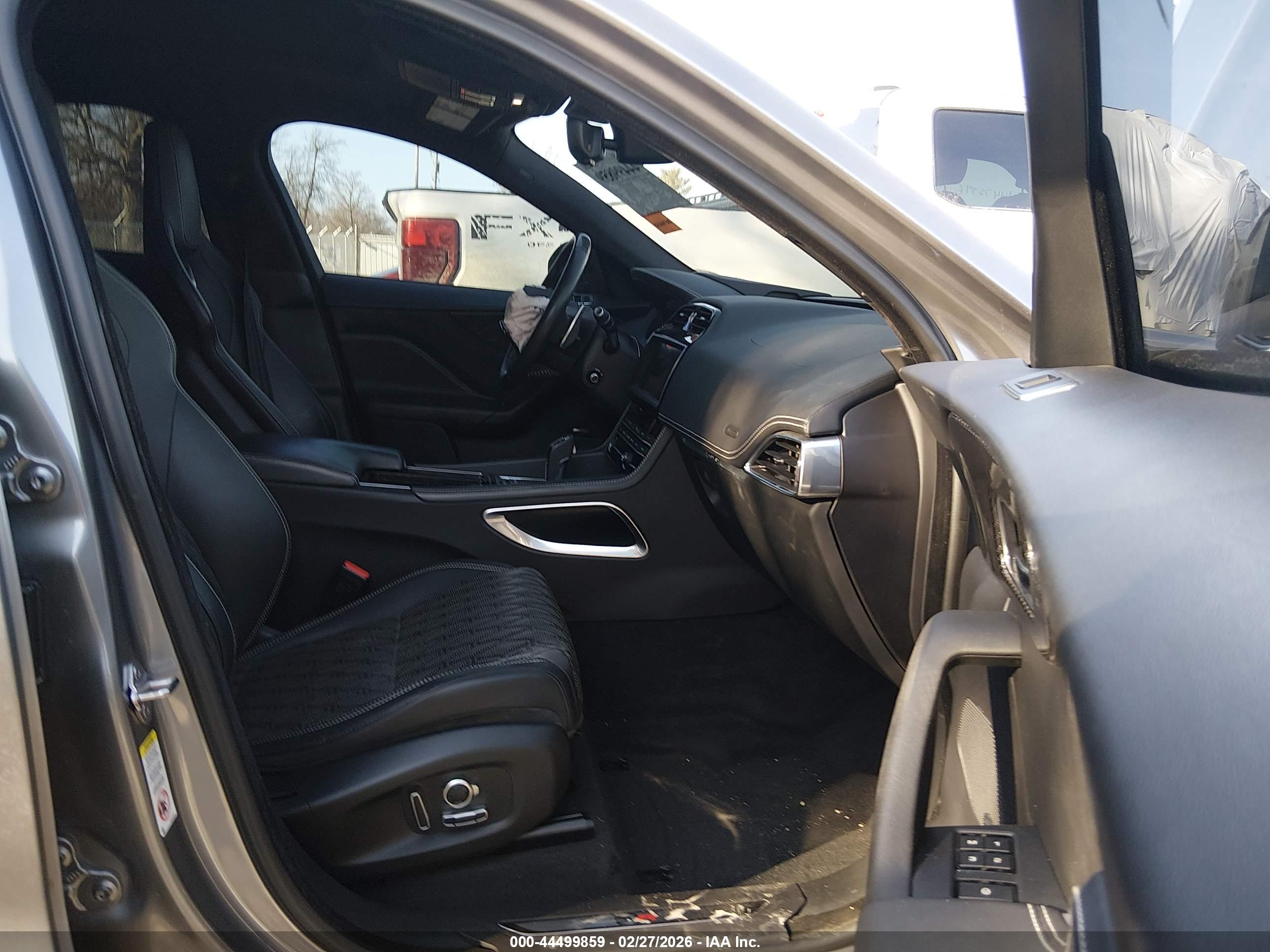 JAGUAR F-PACE image 5