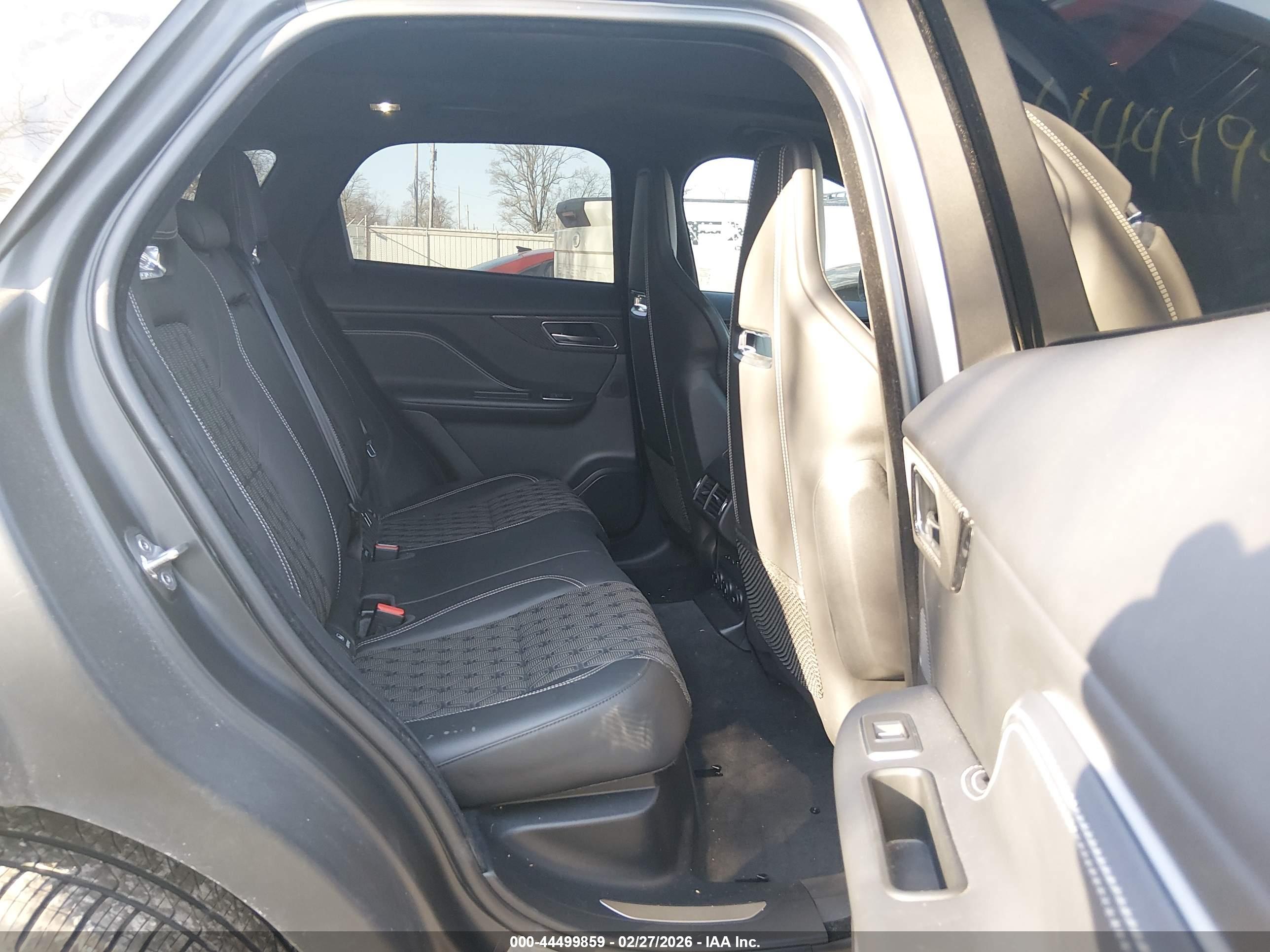 JAGUAR F-PACE image 8