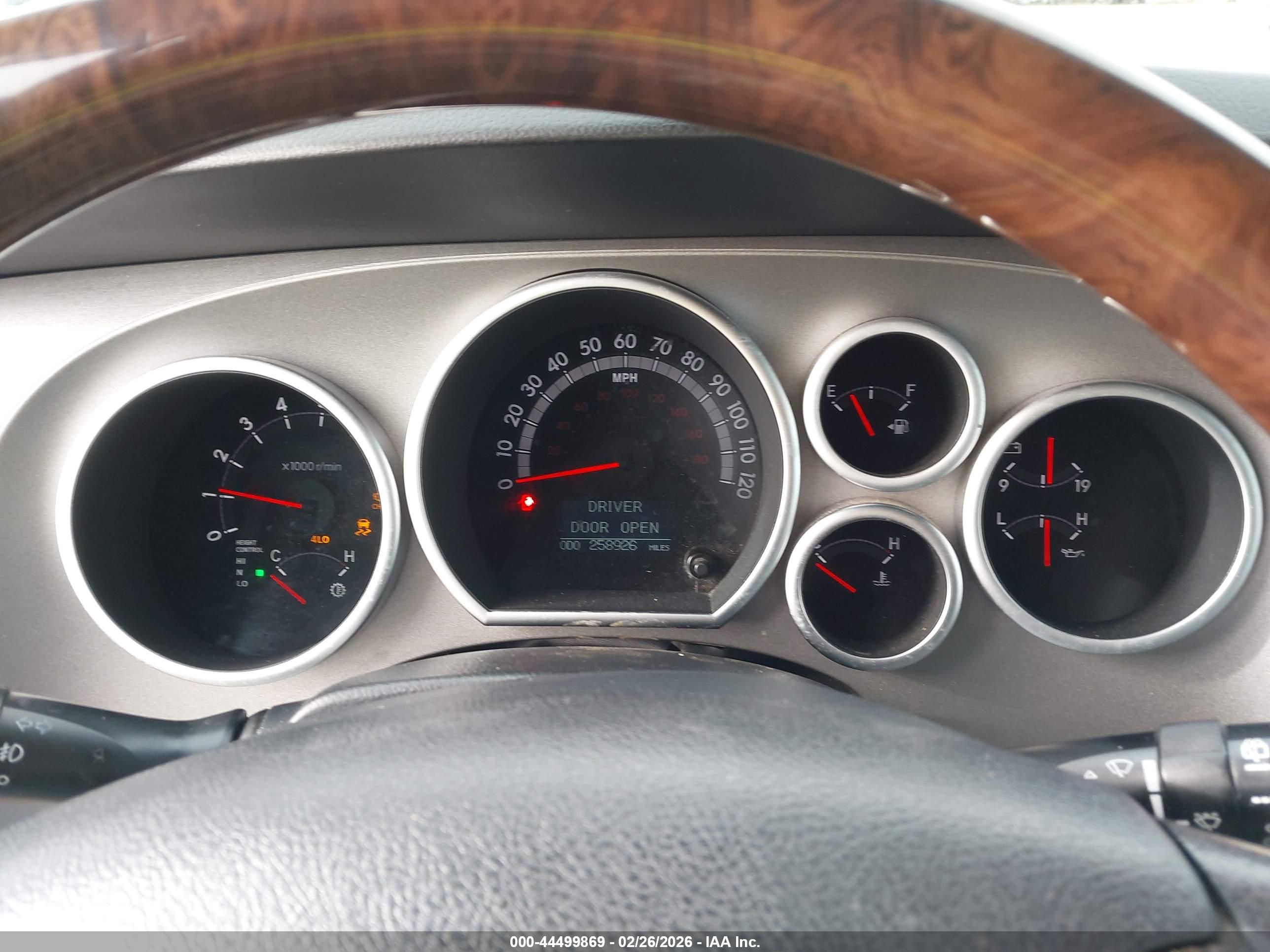 TOYOTA SEQUOIA image 7