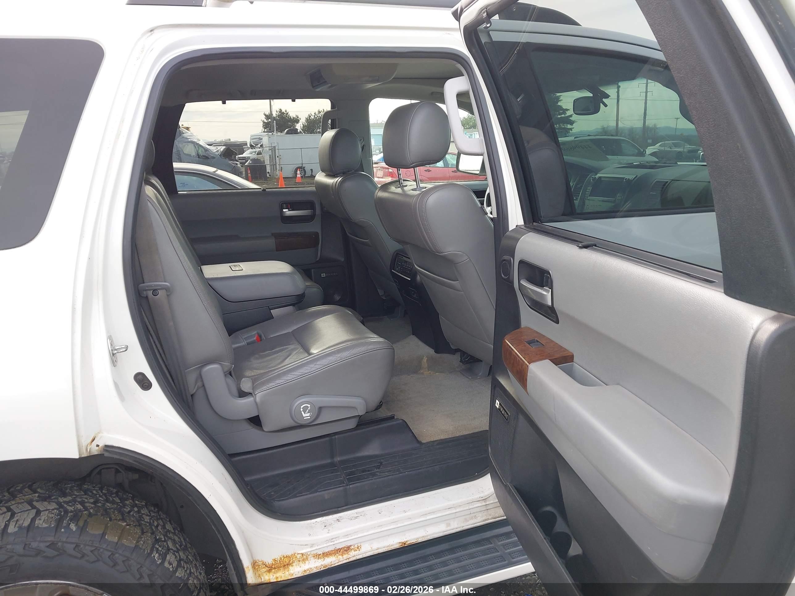 TOYOTA SEQUOIA image 8