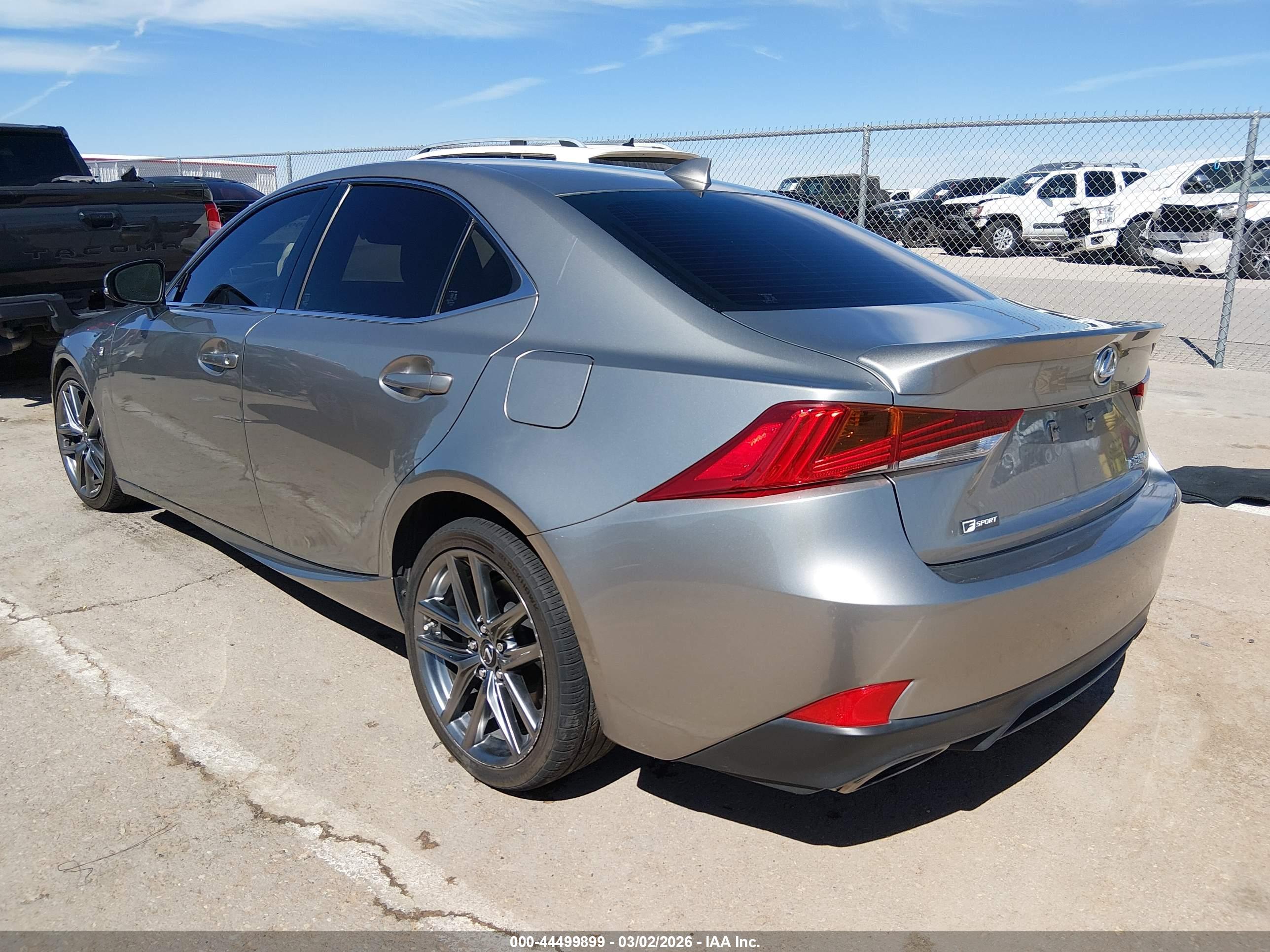 LEXUS IS image 3