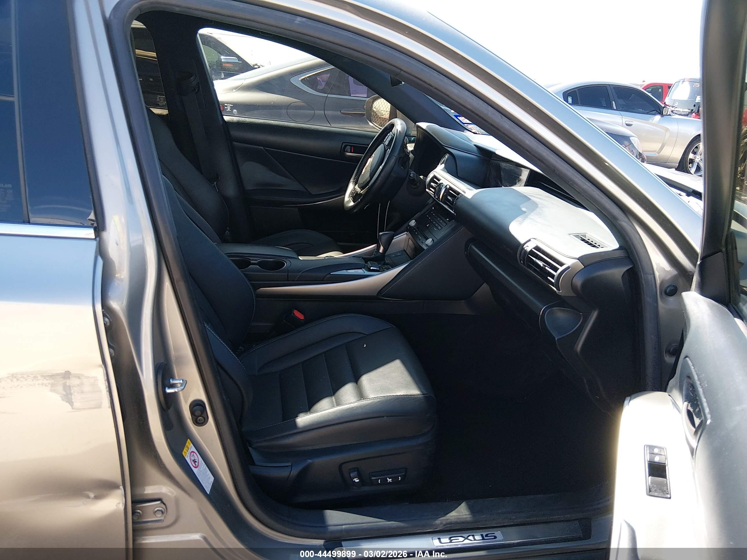 LEXUS IS image 5