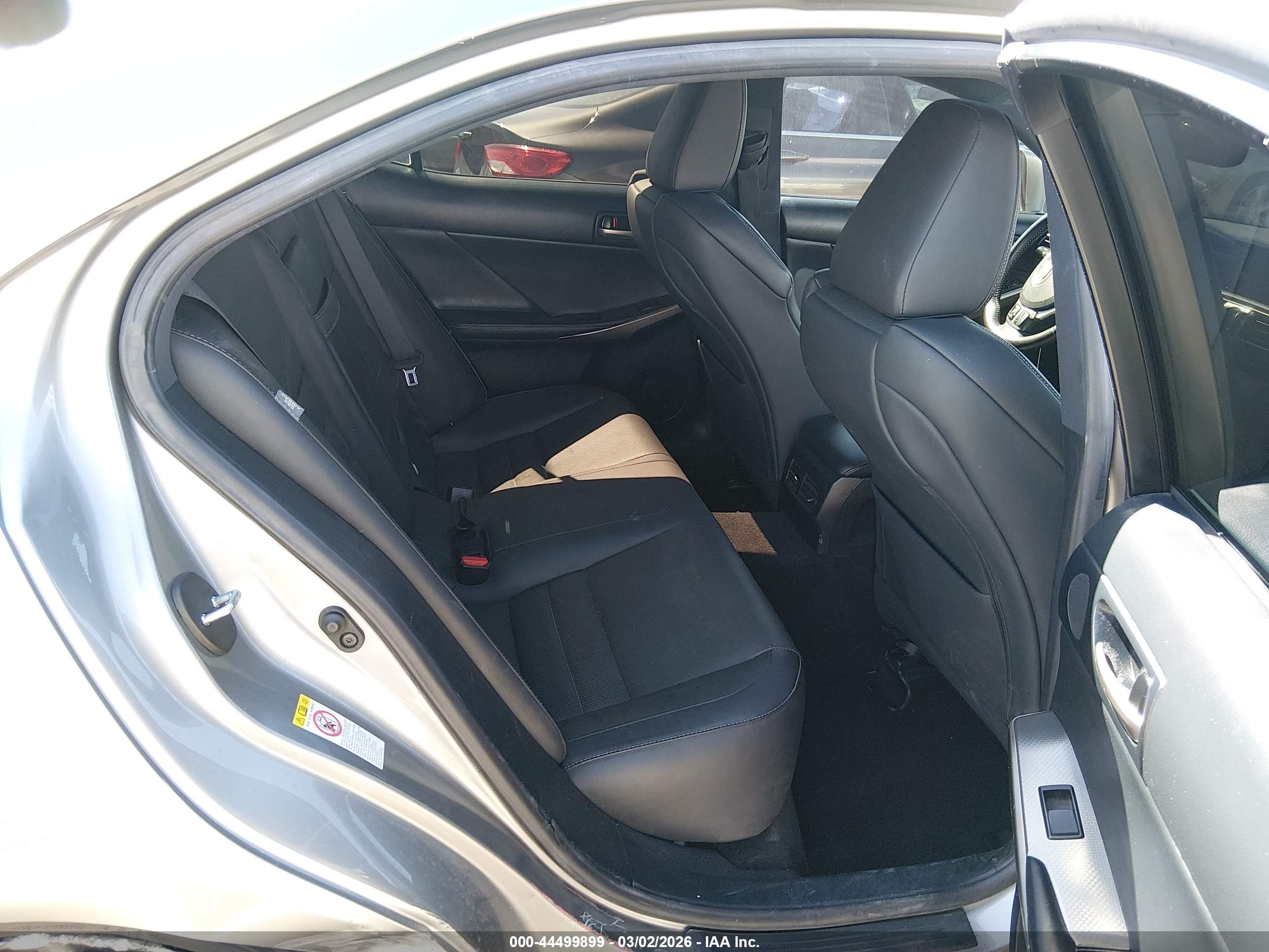 LEXUS IS image 8