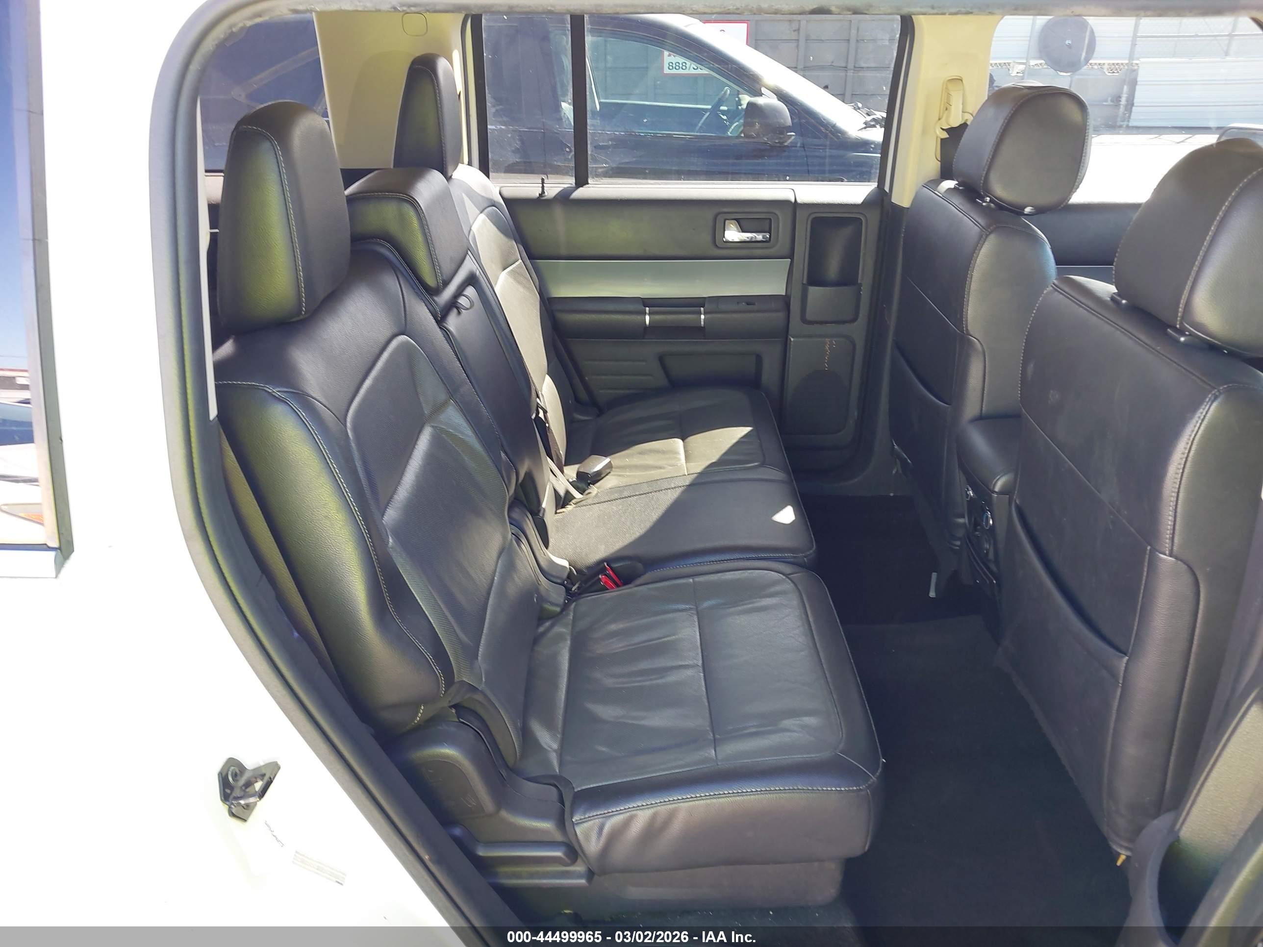 FORD FLEX image 8