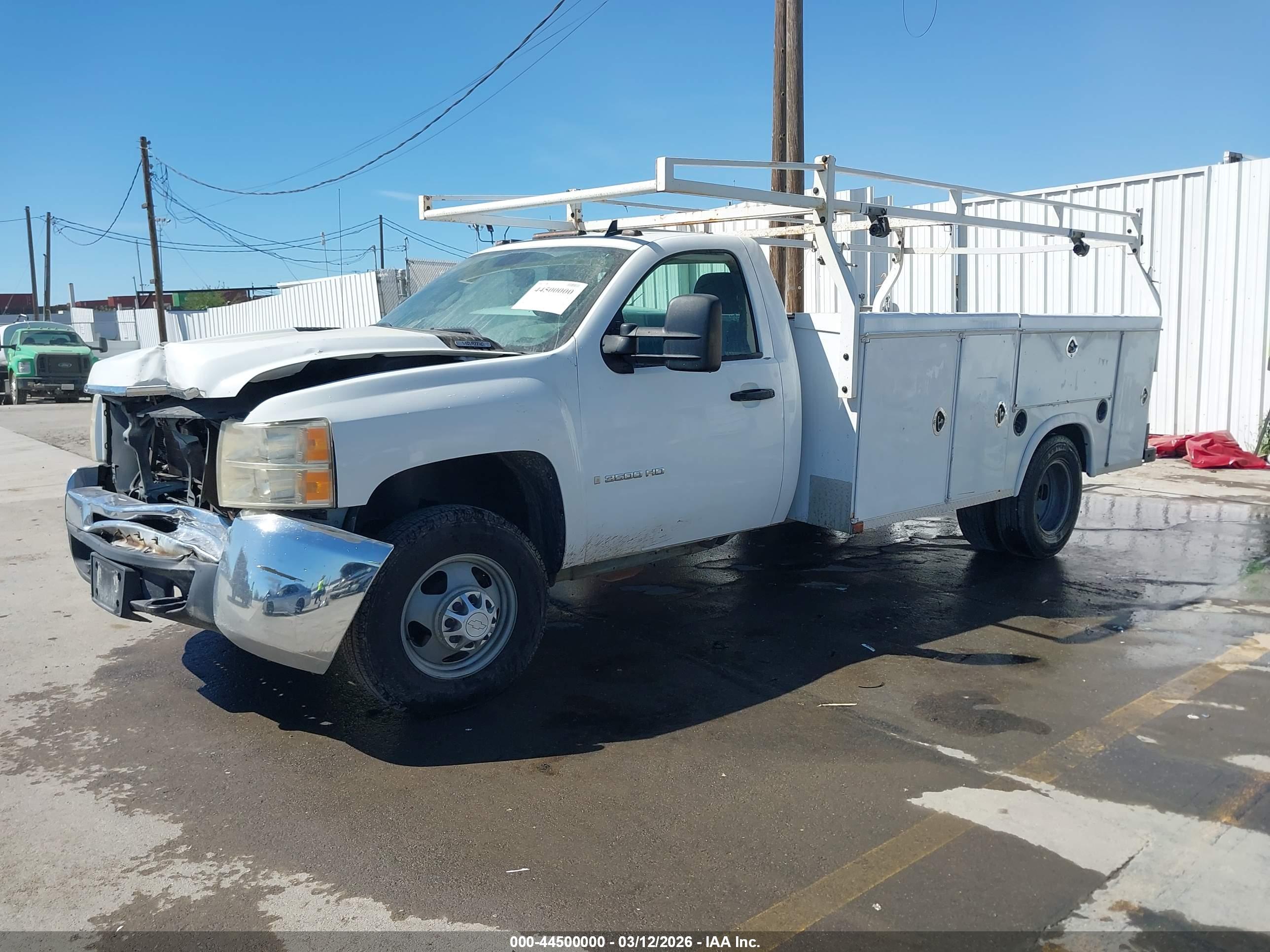 CHEVROLET SILVERADO image 2