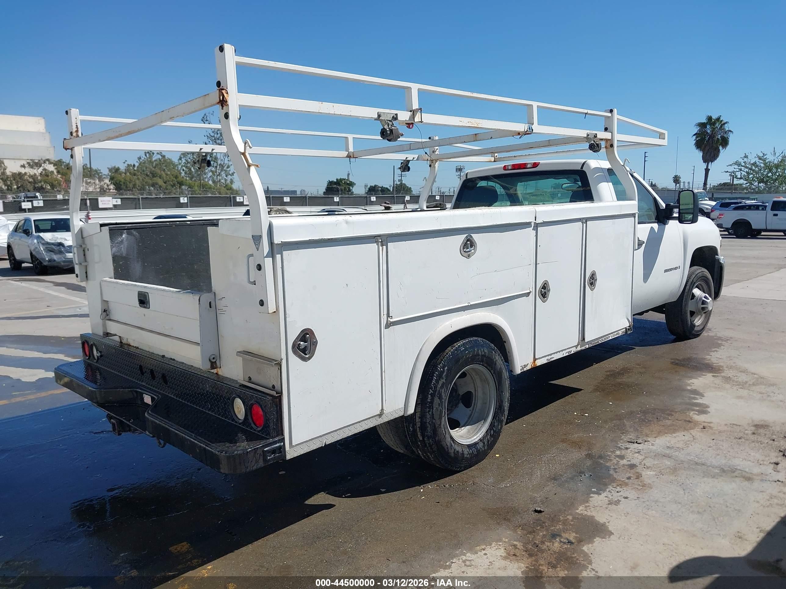 CHEVROLET SILVERADO image 4