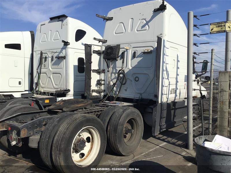 FREIGHTLINER NEW image 4