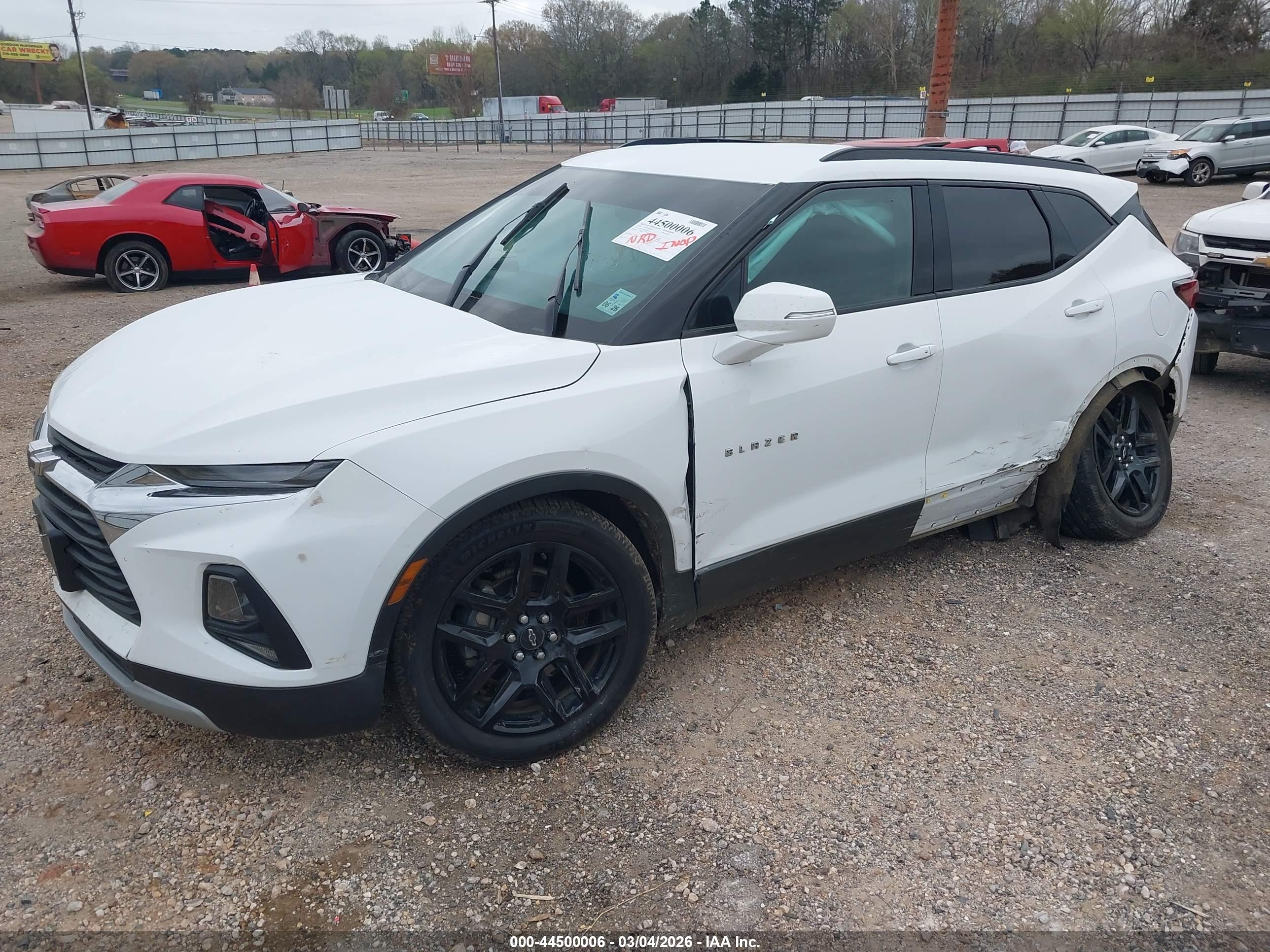 CHEVROLET BLAZER image 2