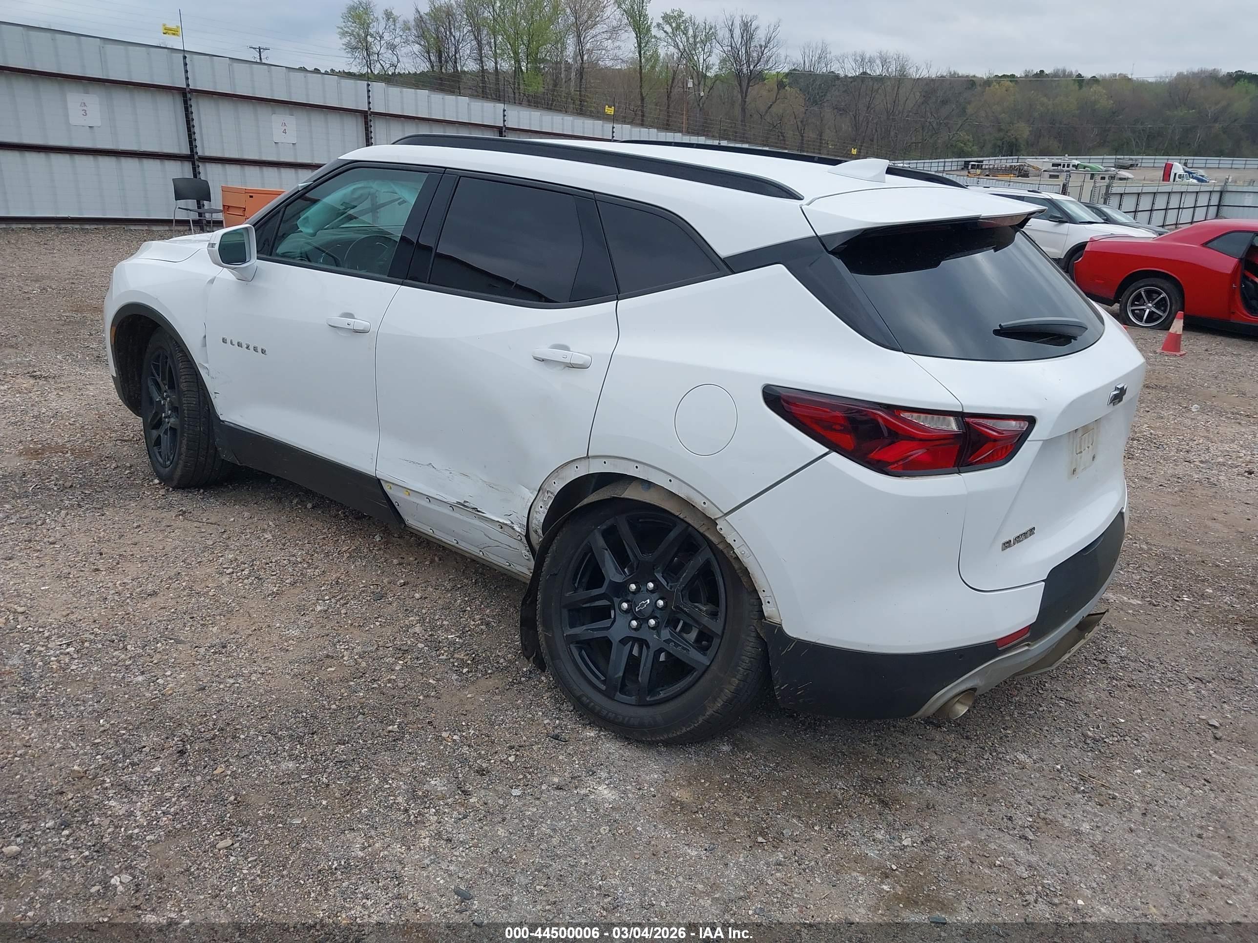 CHEVROLET BLAZER image 3