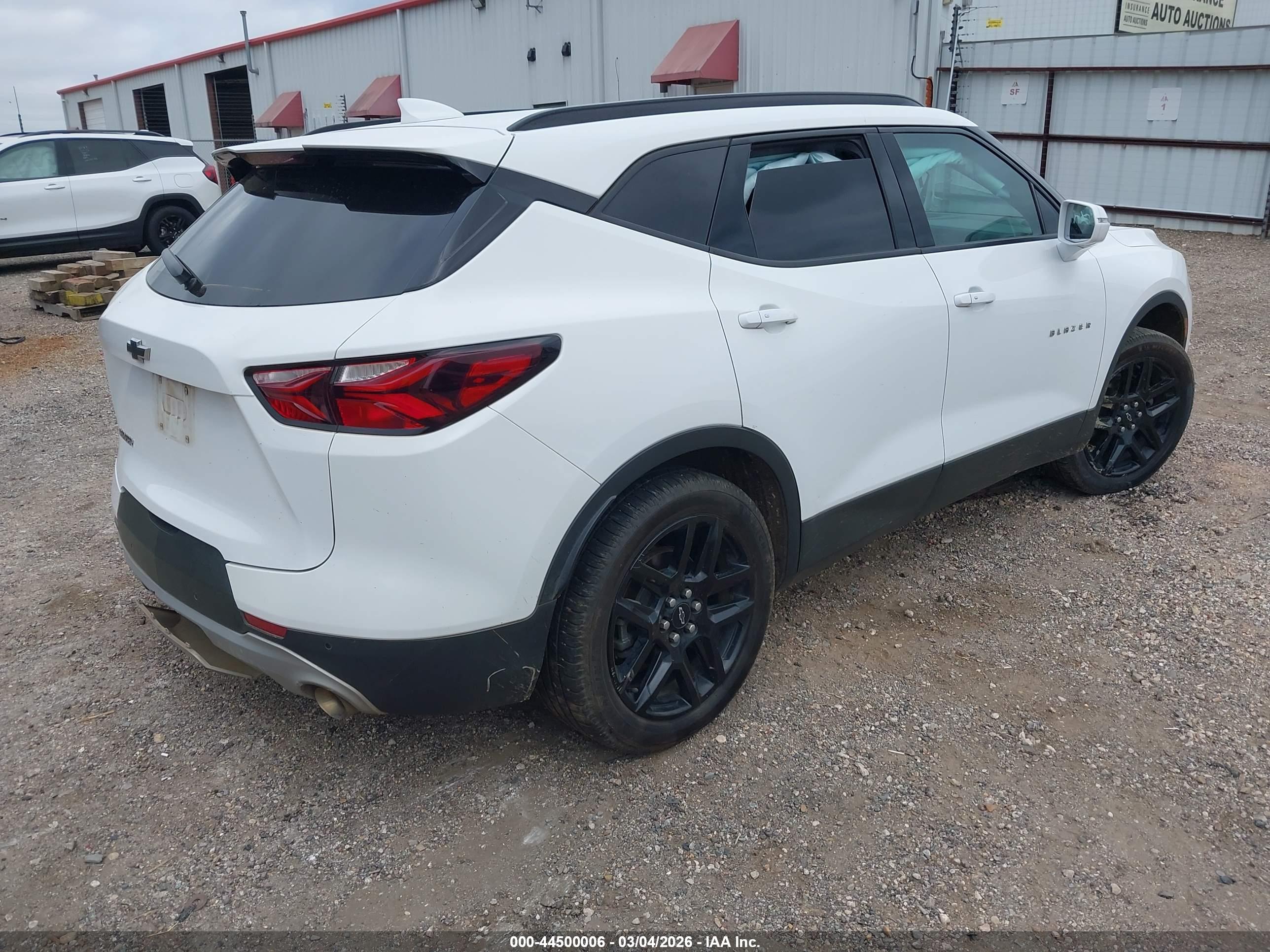 CHEVROLET BLAZER image 4