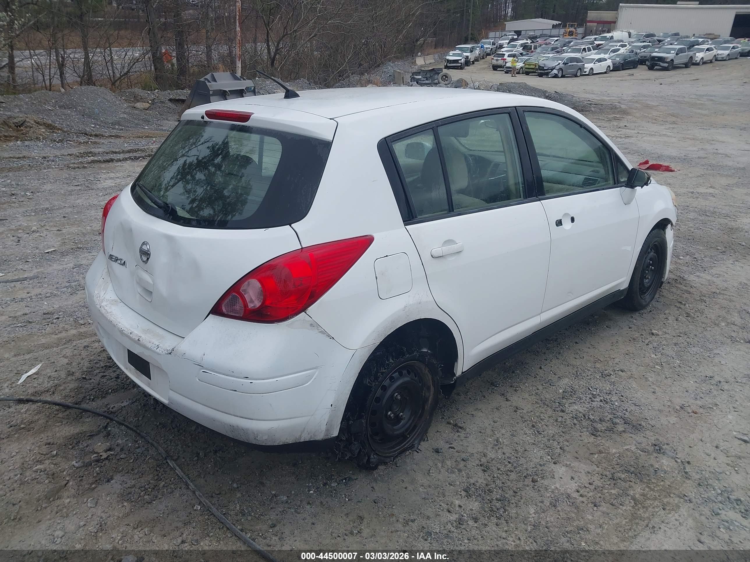 NISSAN VERSA image 4