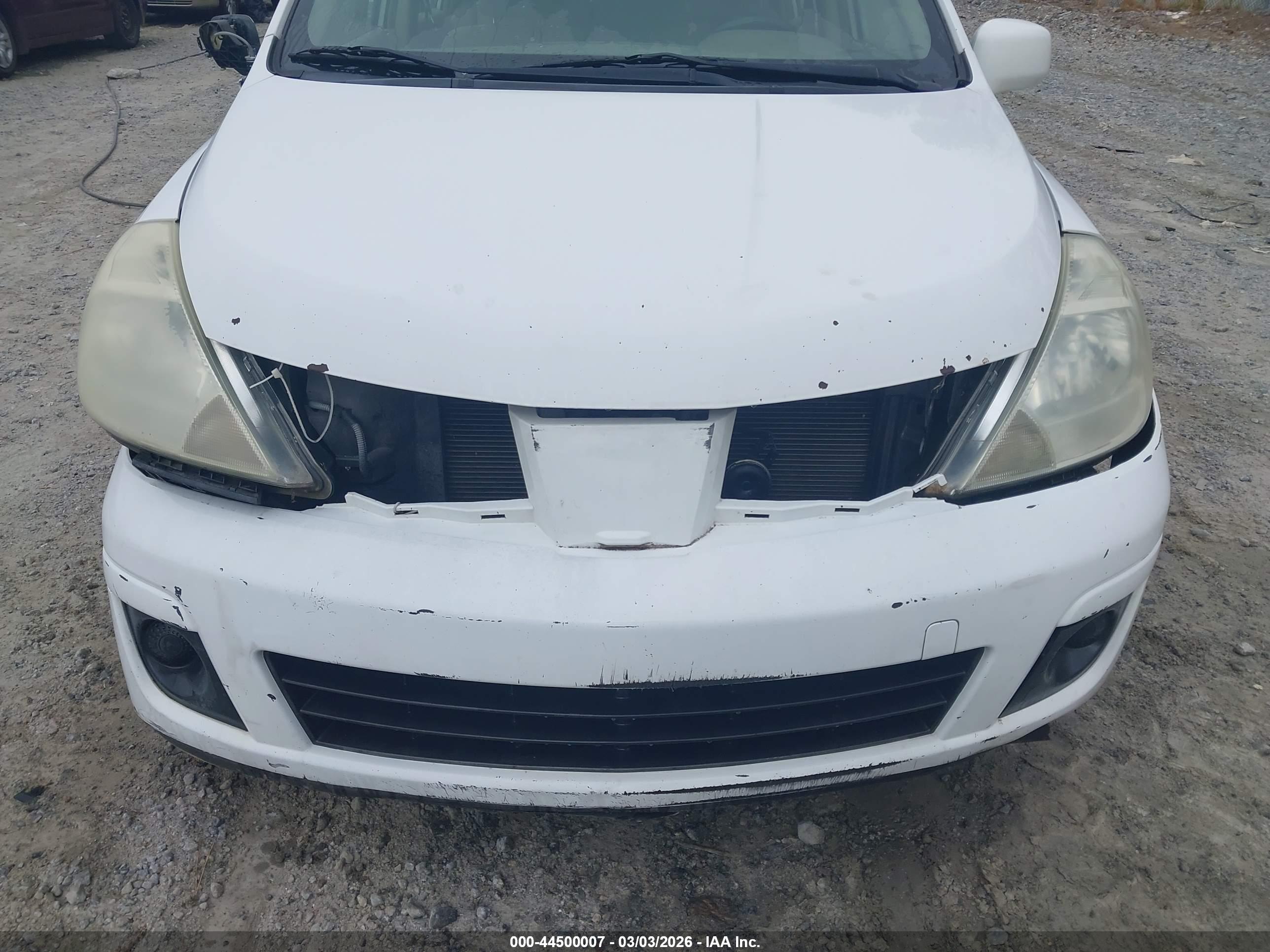NISSAN VERSA image 6
