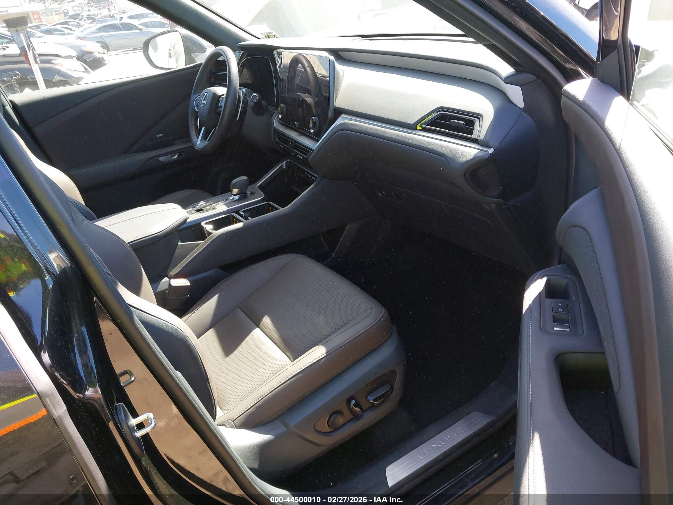 LEXUS TX image 5