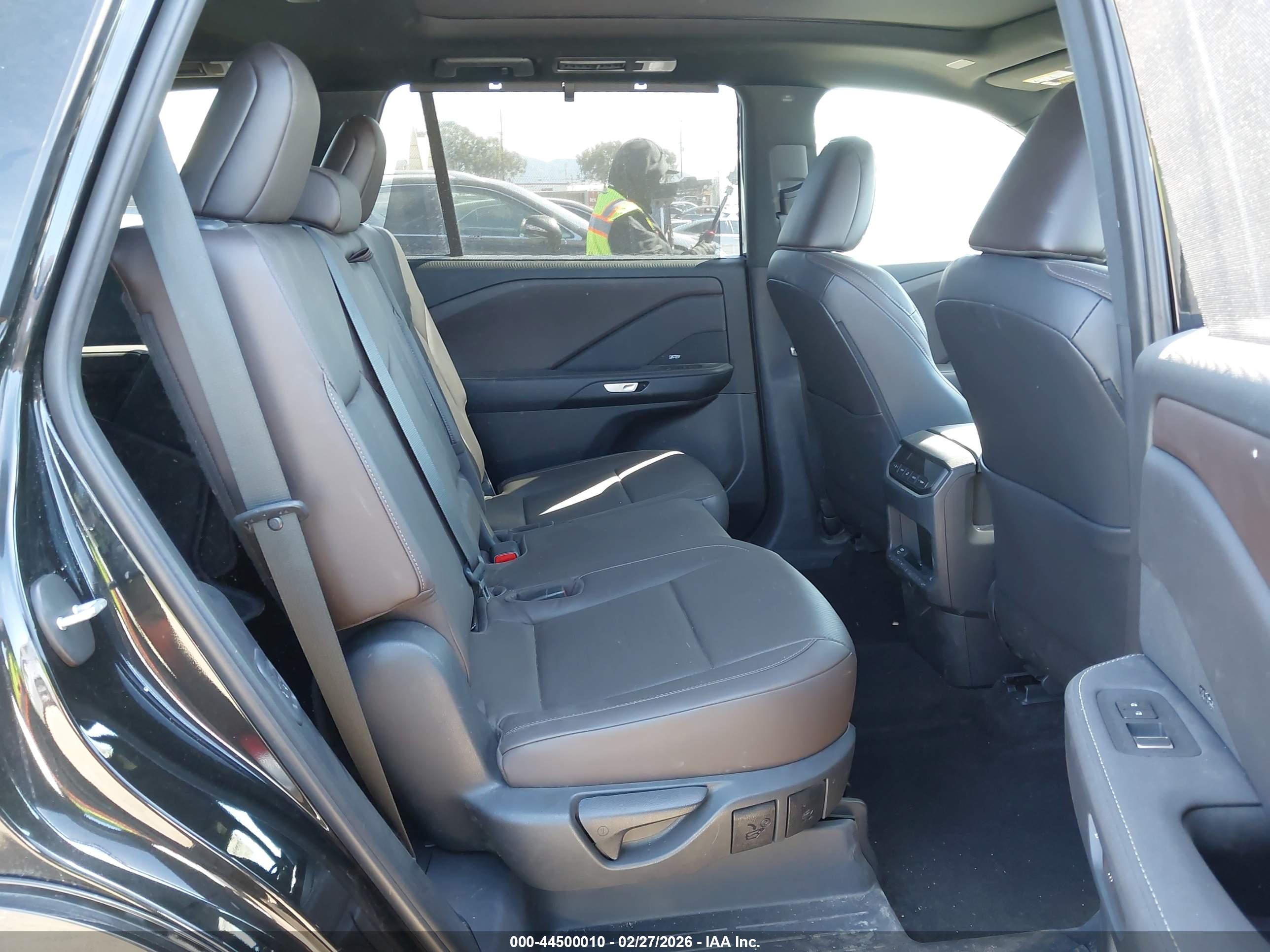 LEXUS TX image 8