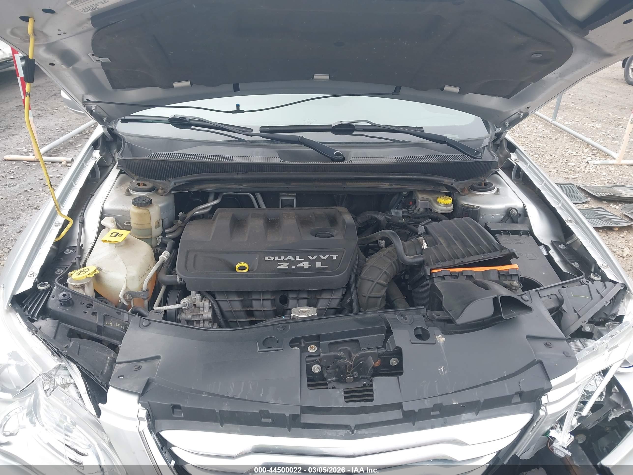 CHRYSLER 200 image 10