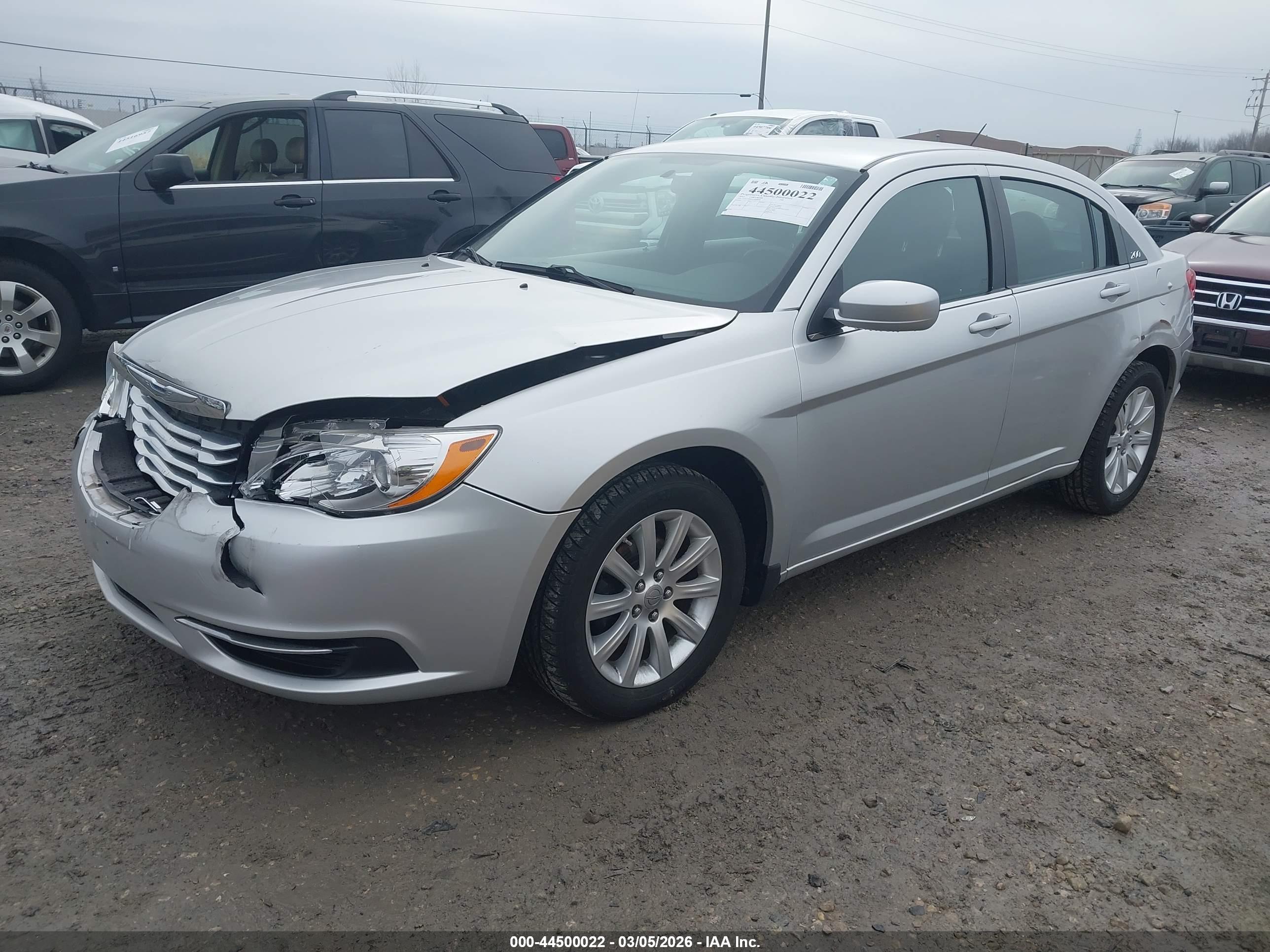 CHRYSLER 200 image 2