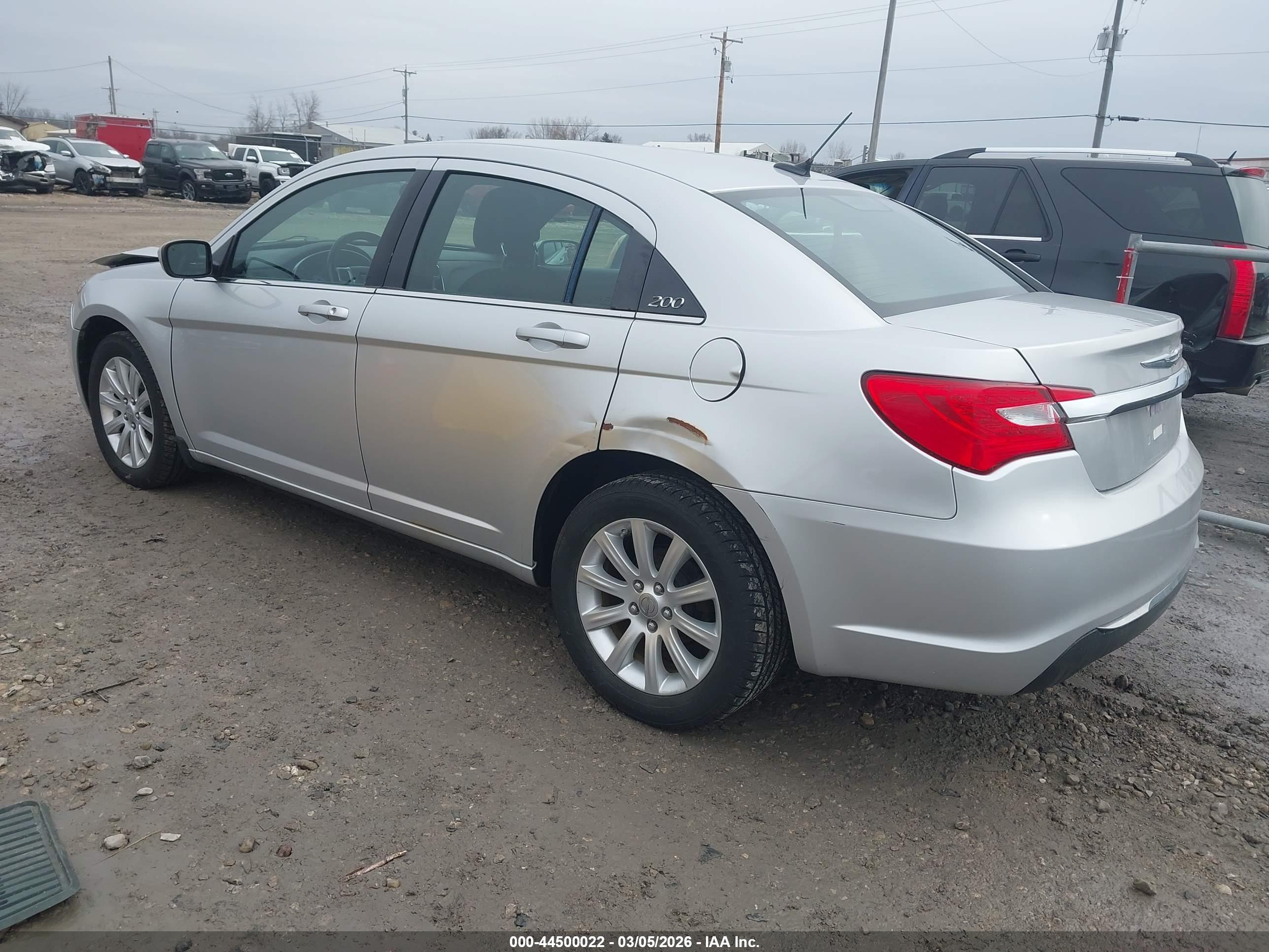 CHRYSLER 200 image 3