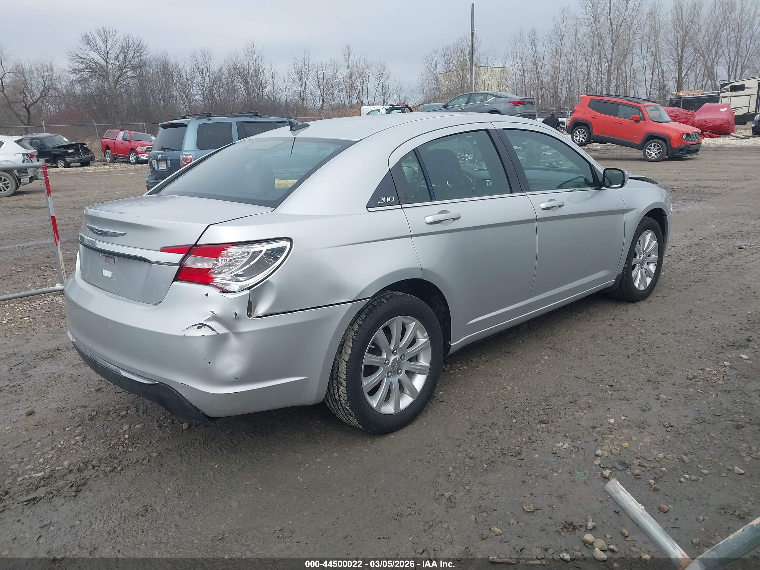 CHRYSLER 200 image 4