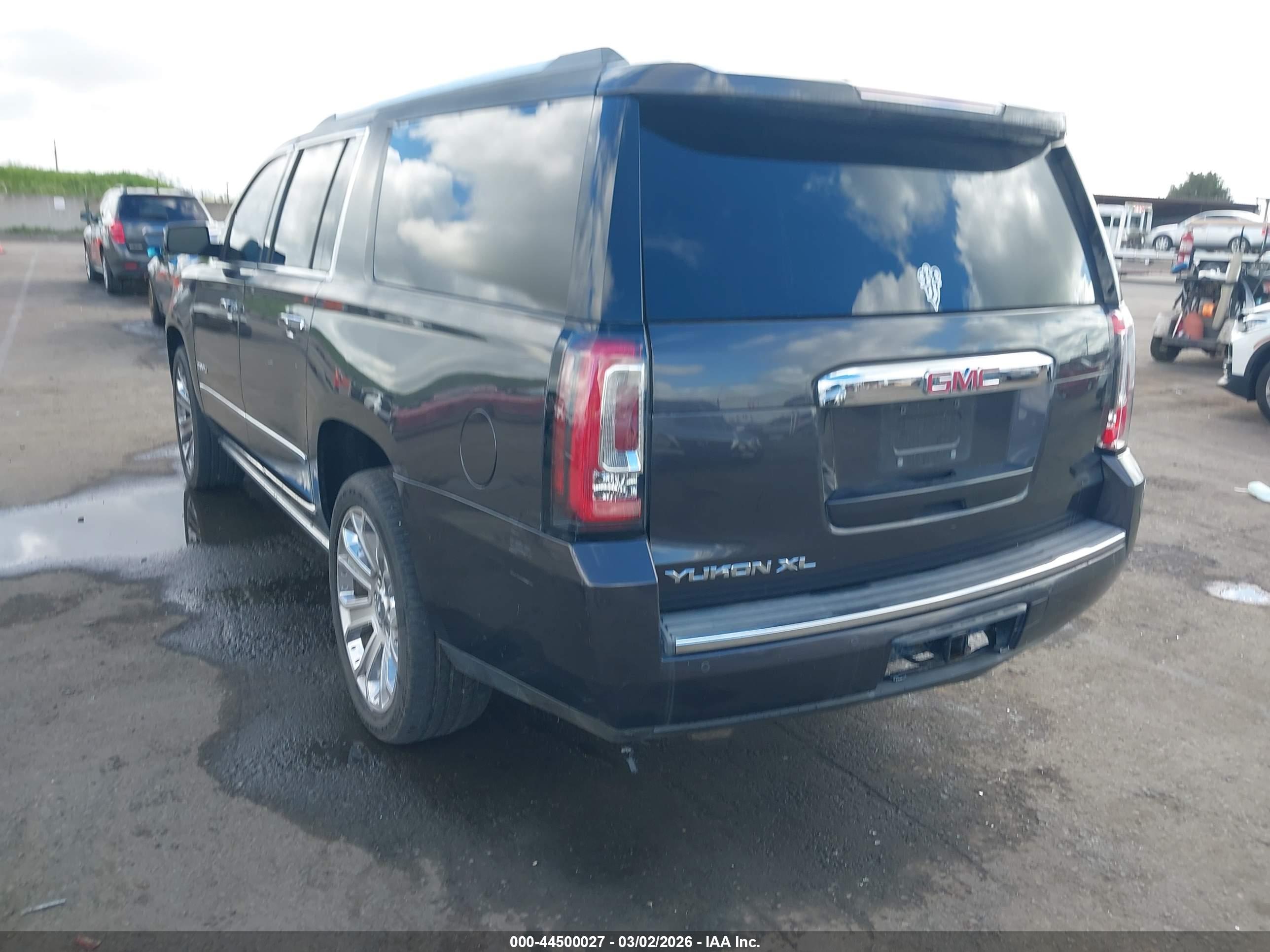 GMC YUKON image 3