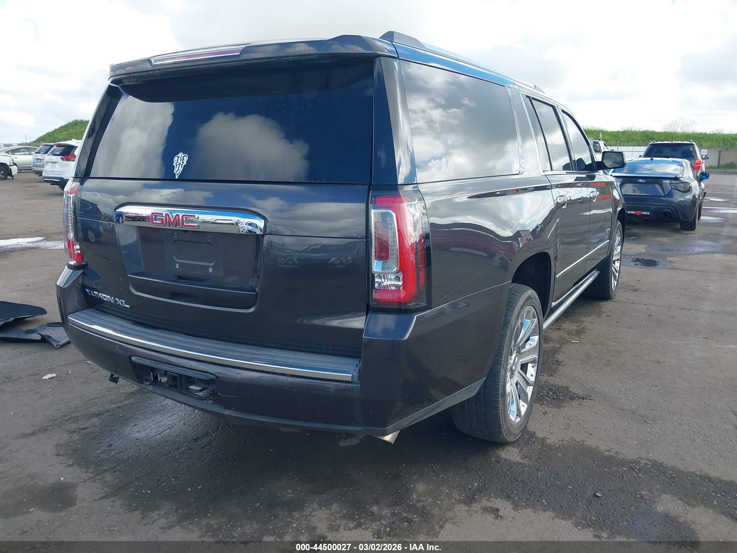 GMC YUKON image 4