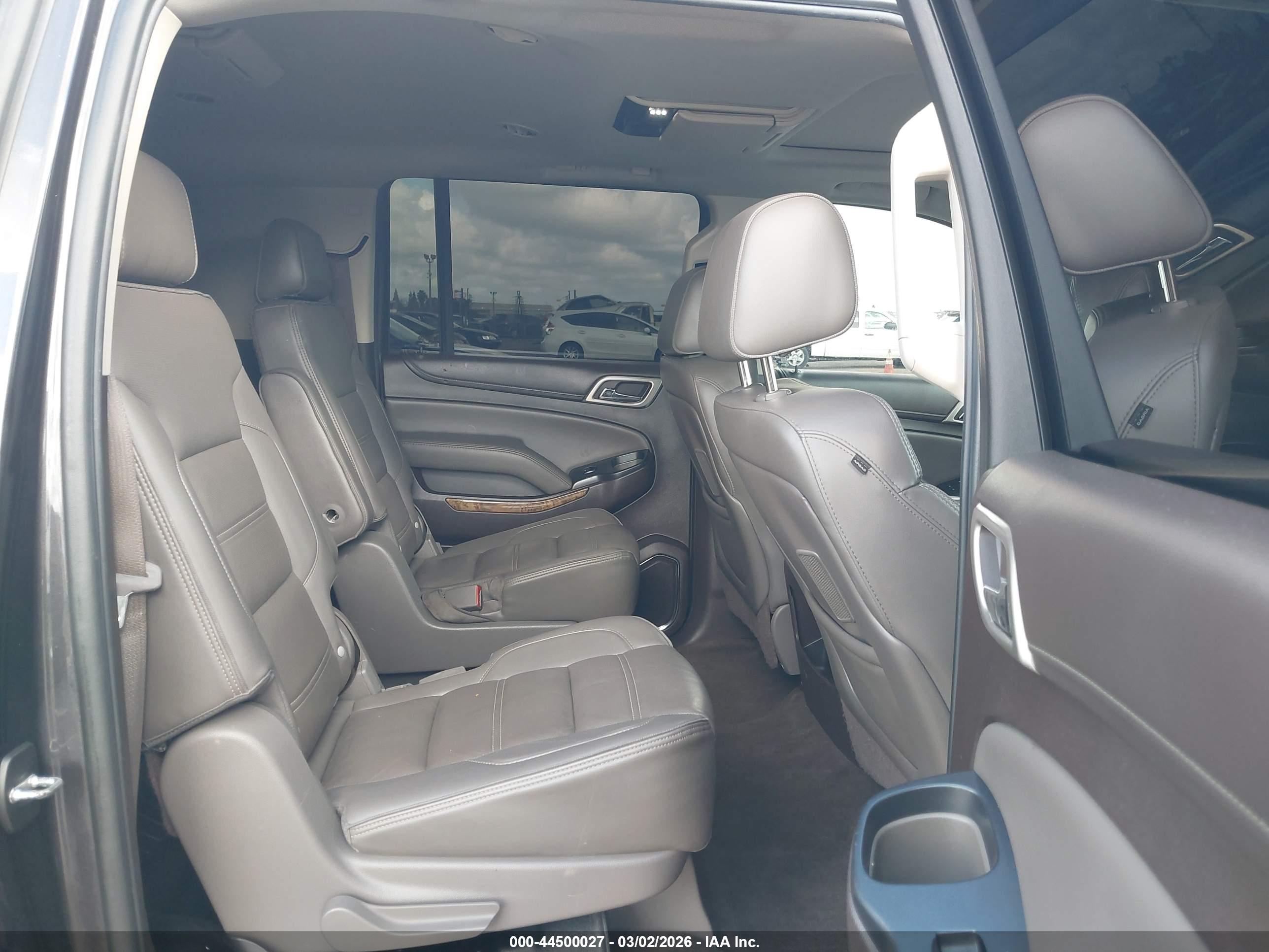 GMC YUKON image 8