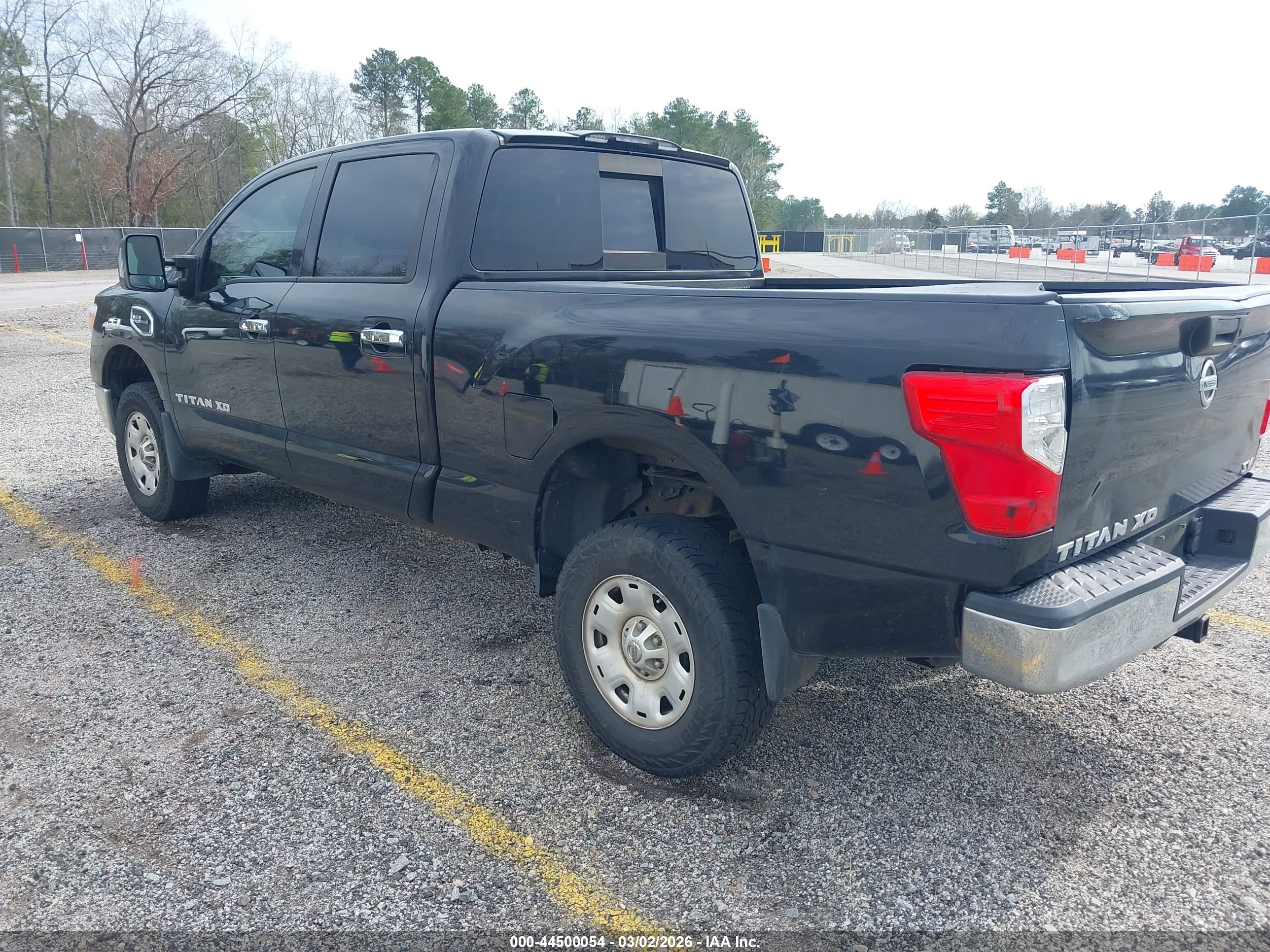 NISSAN TITAN image 3