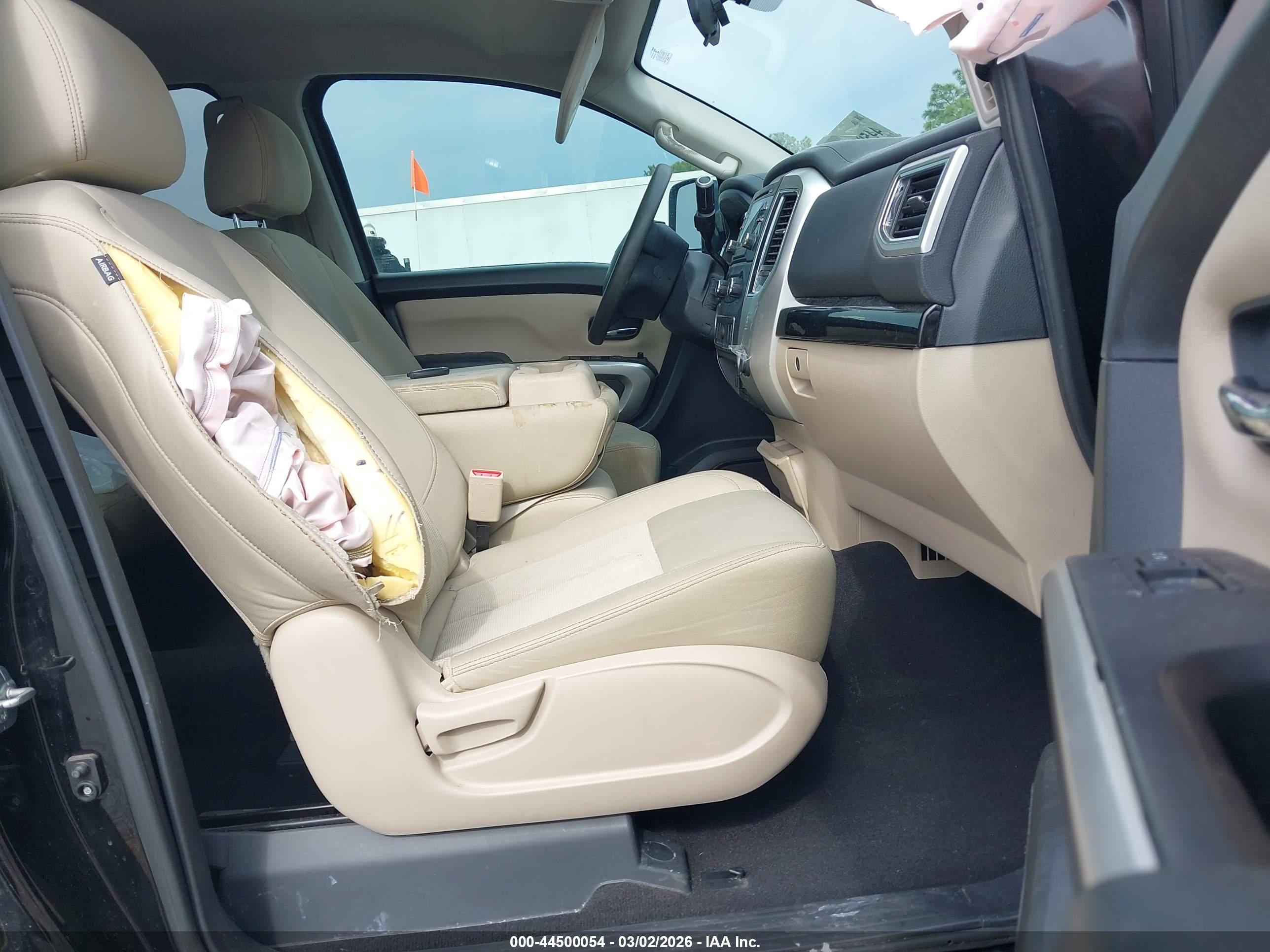 NISSAN TITAN image 5