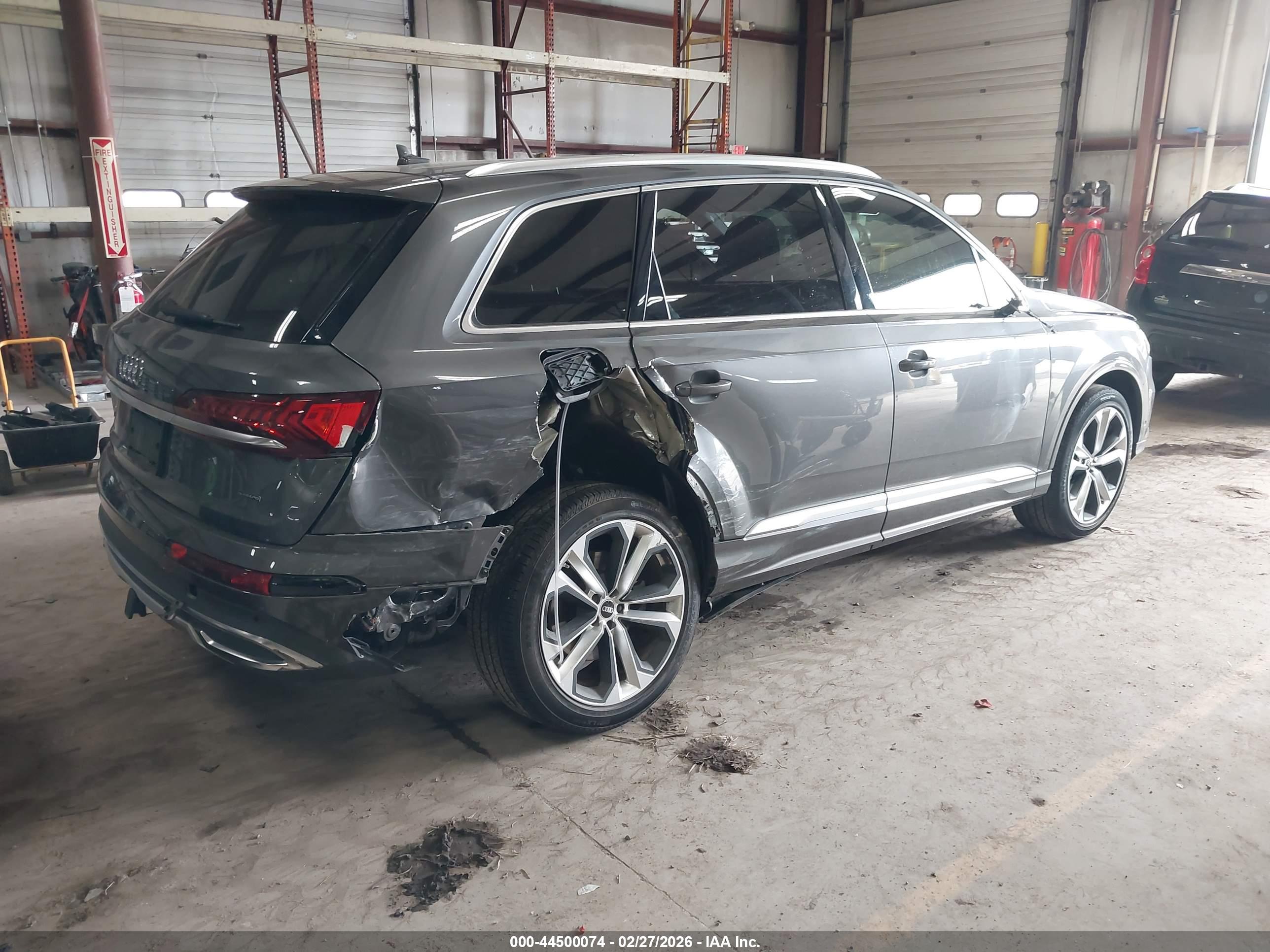 AUDI Q7 image 4