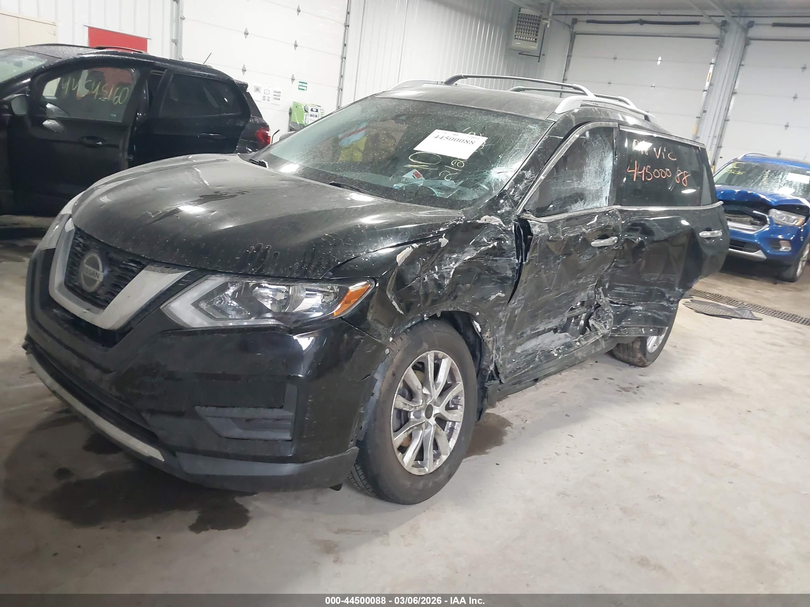 NISSAN ROGUE image 2
