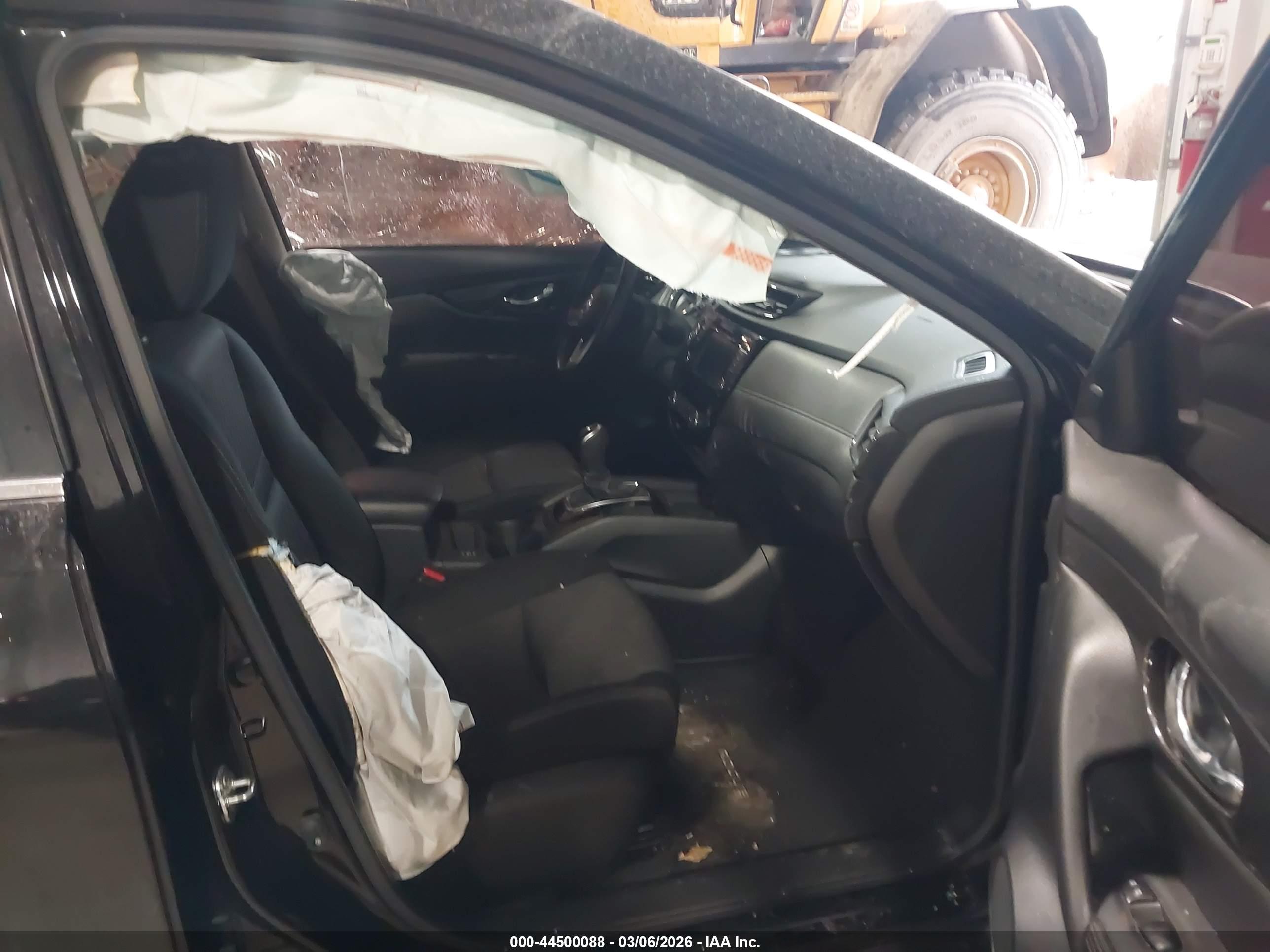 NISSAN ROGUE image 5