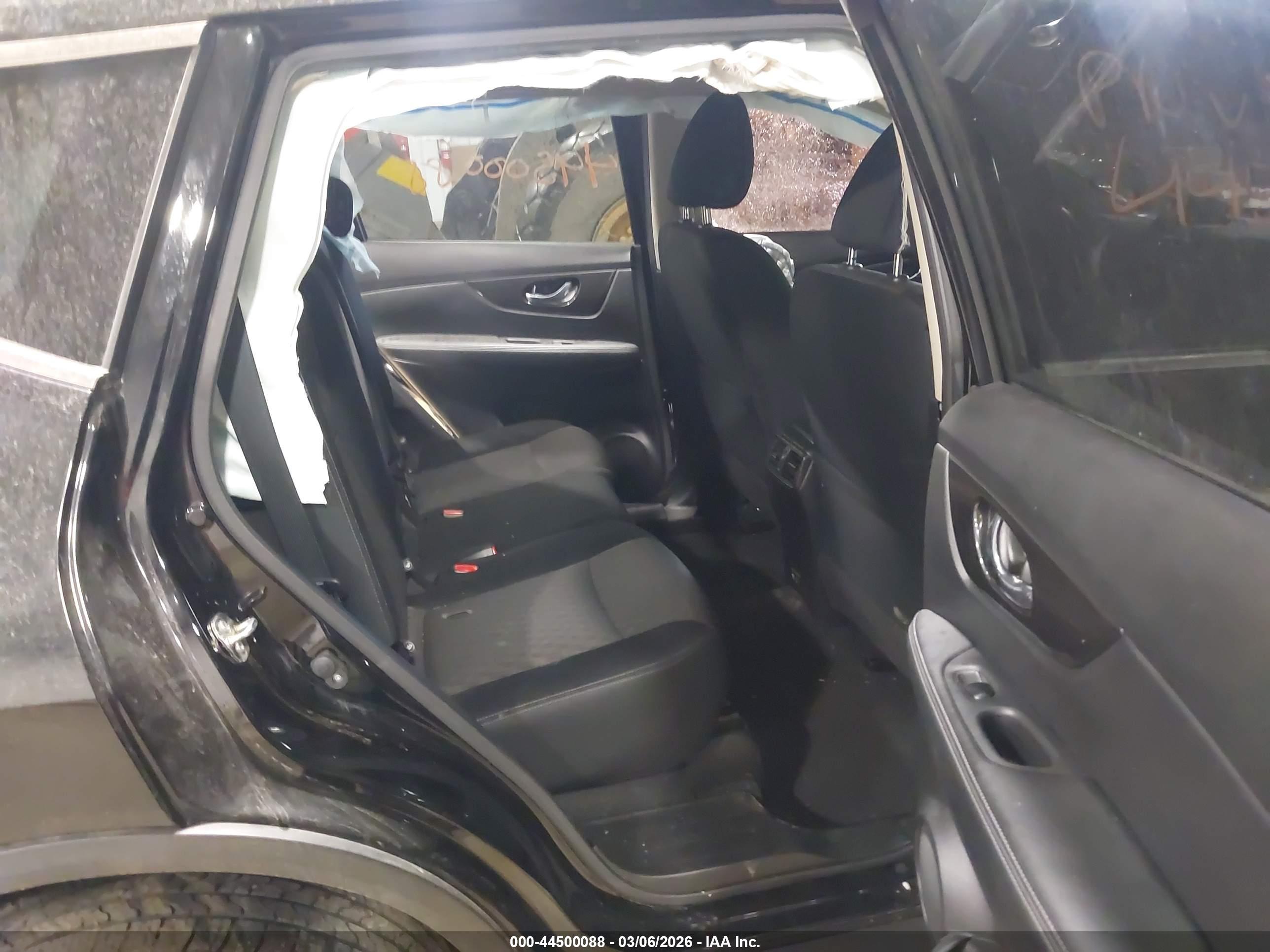 NISSAN ROGUE image 8