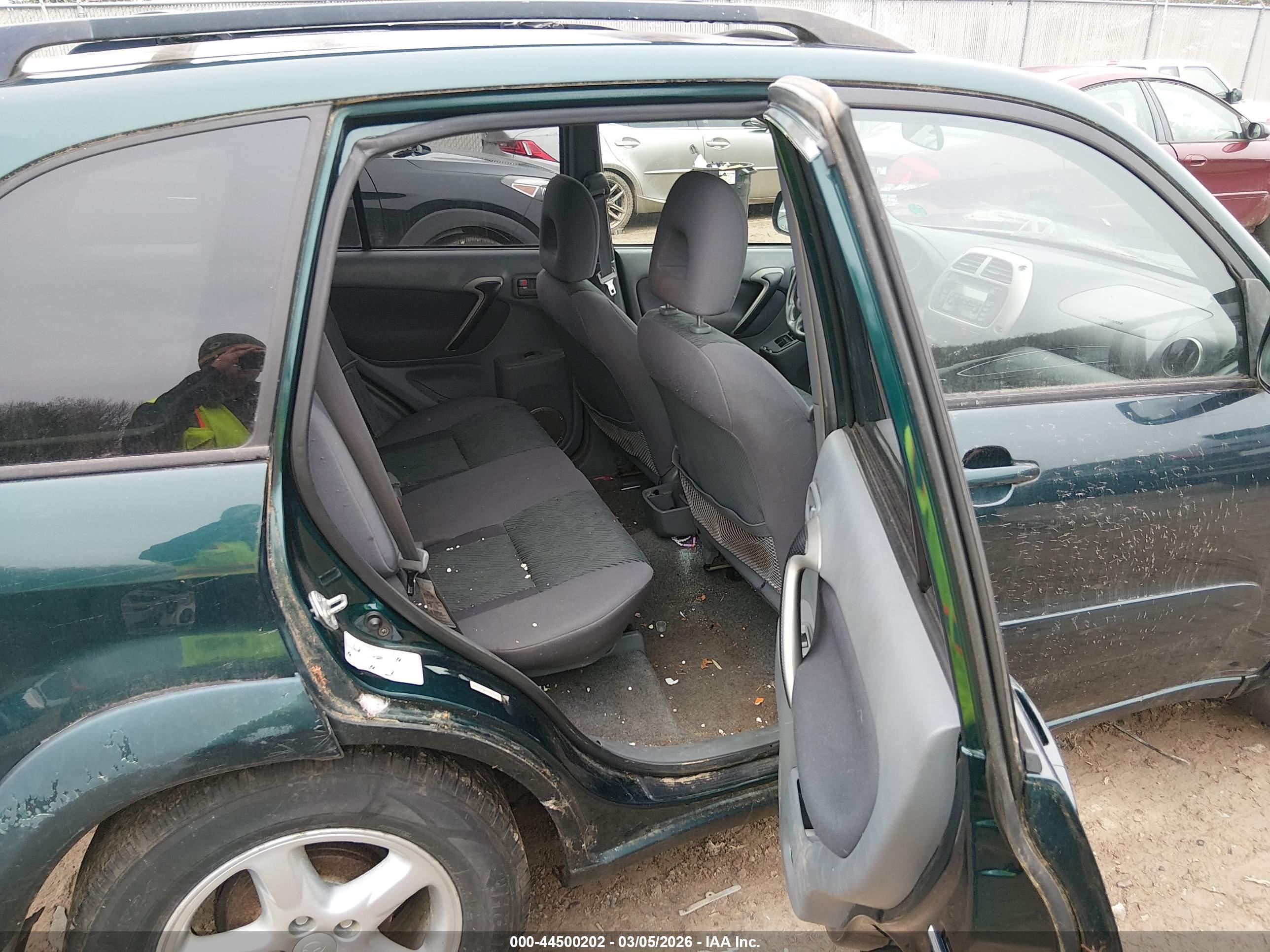 TOYOTA RAV4 image 8