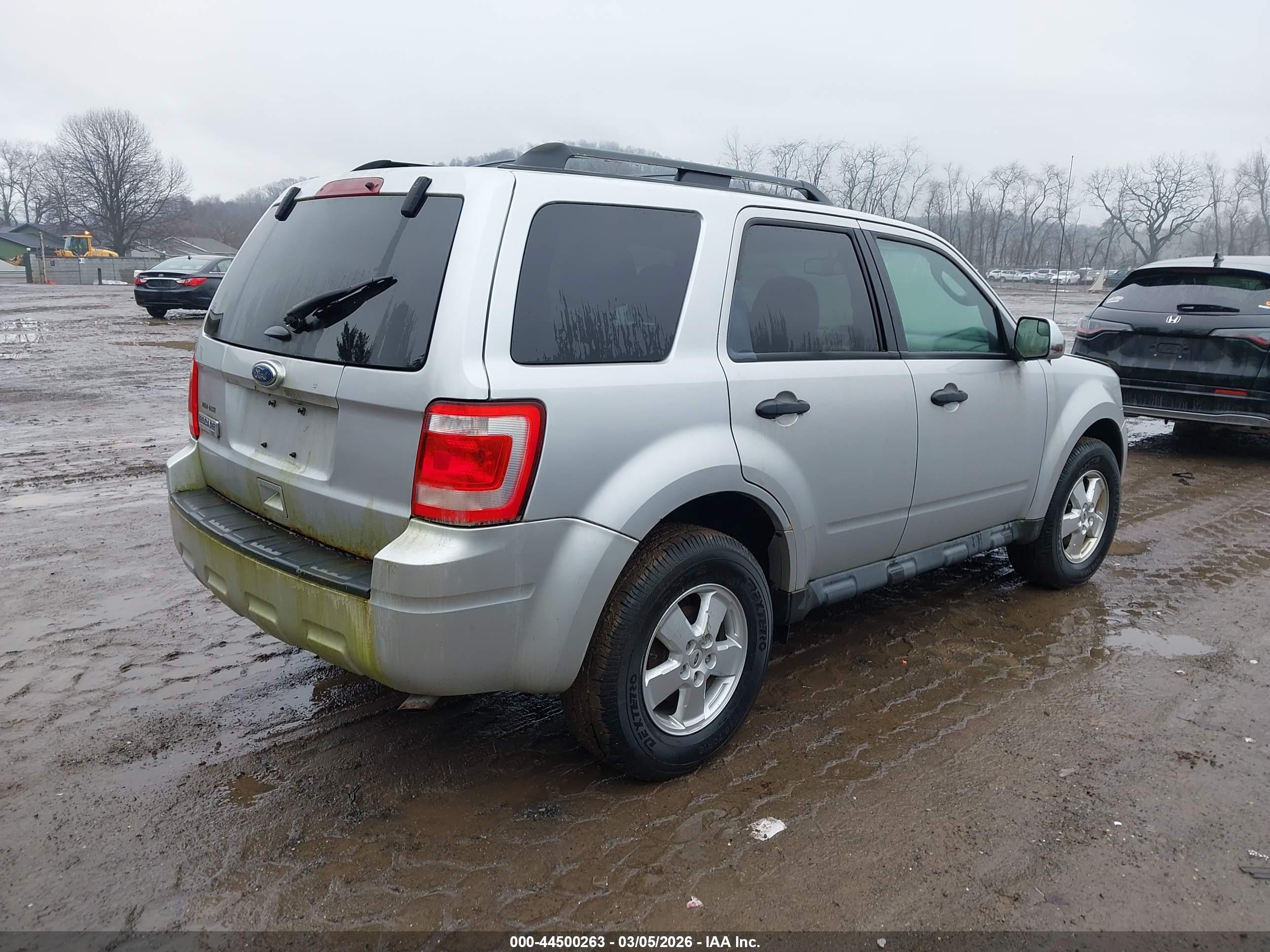 FORD ESCAPE image 4
