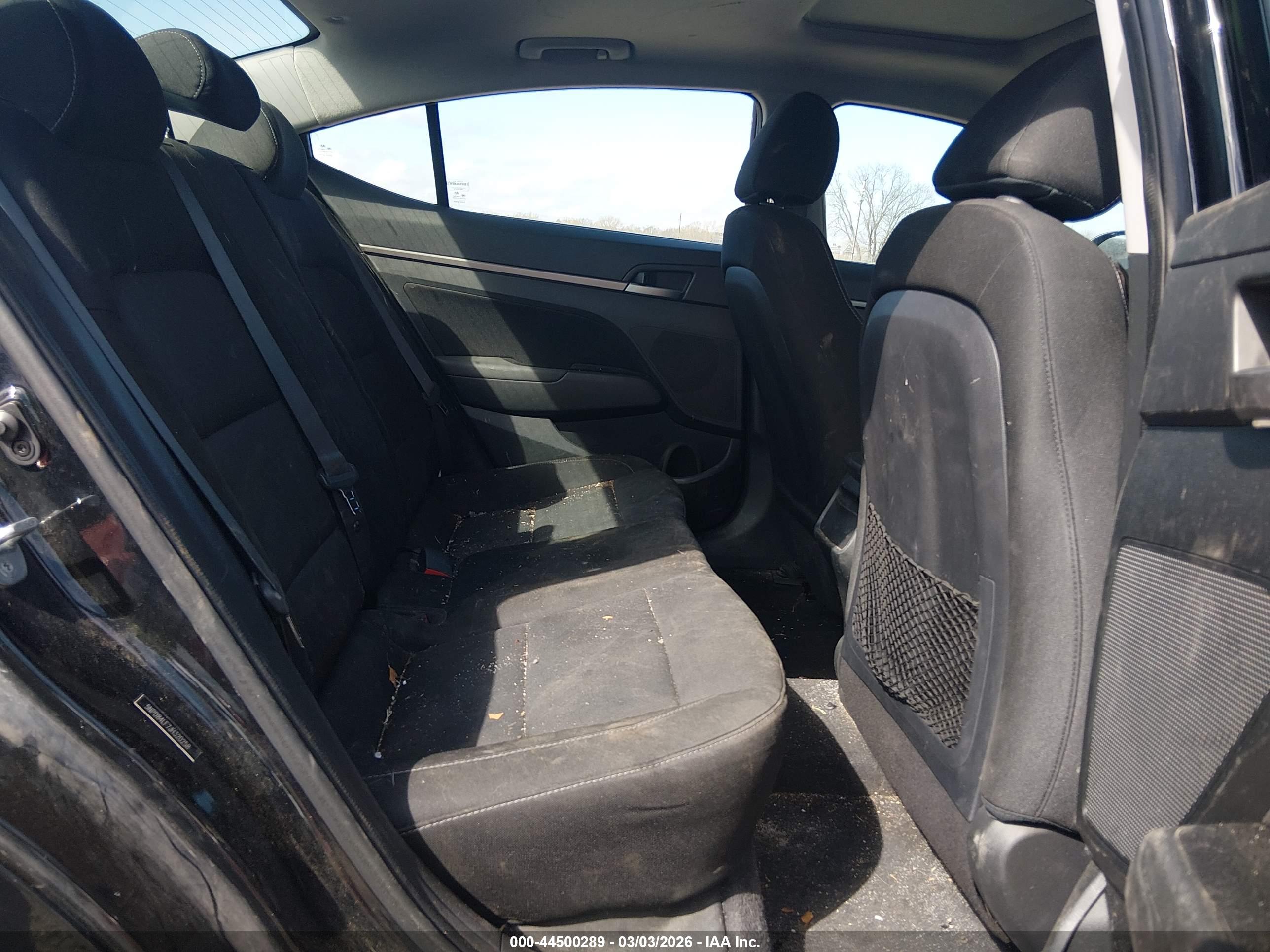 HYUNDAI ELANTRA image 8