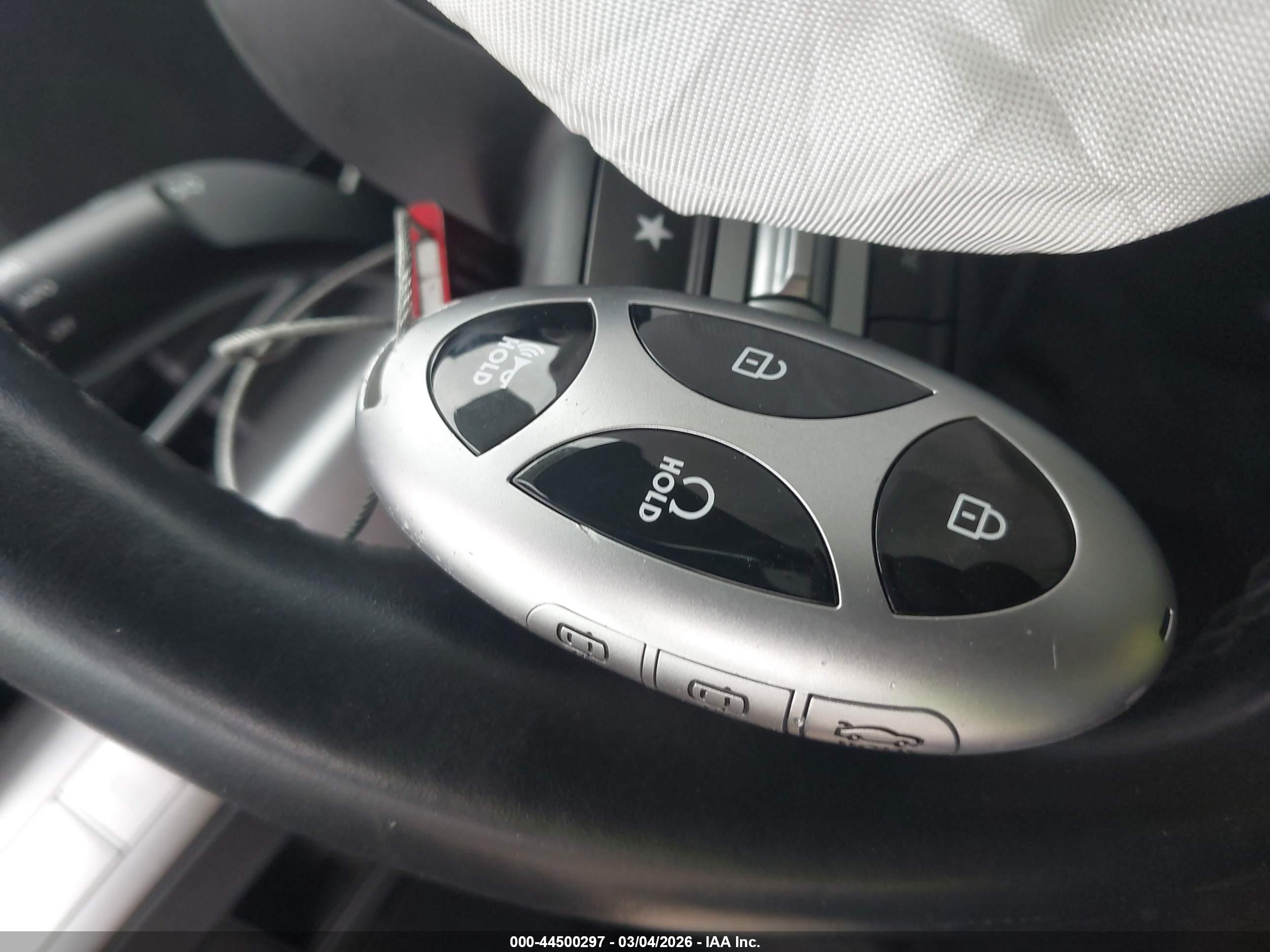 HYUNDAI KONA image 11