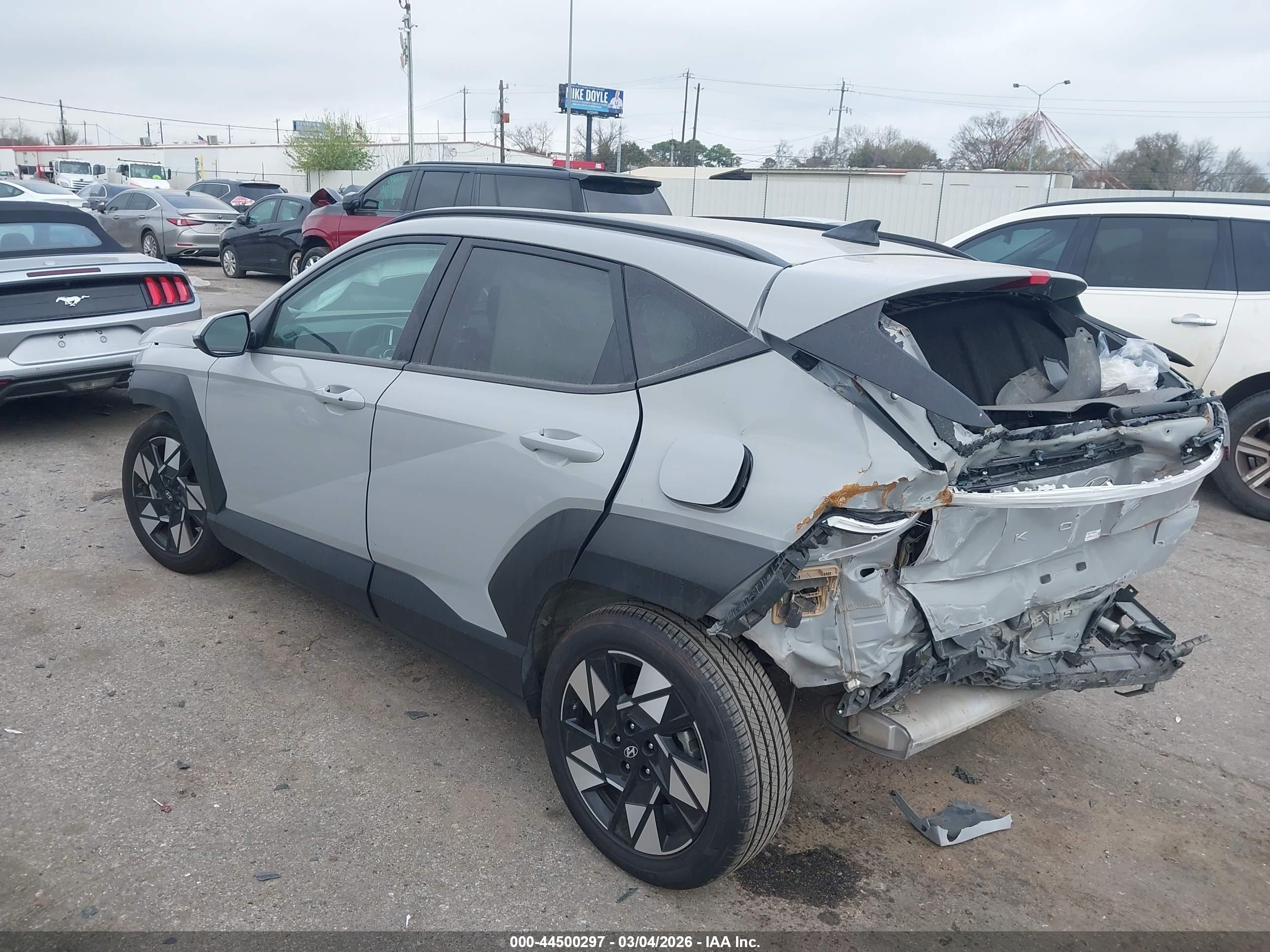 HYUNDAI KONA image 3