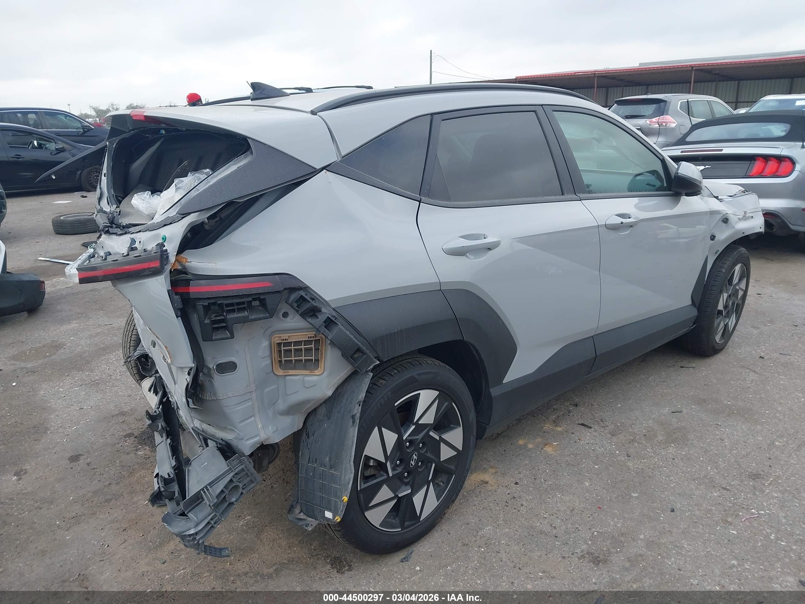 HYUNDAI KONA image 4
