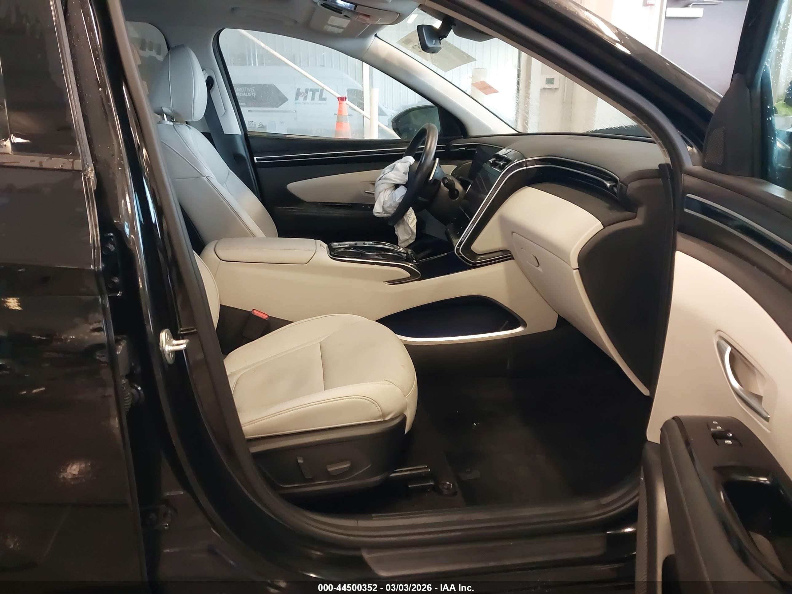 HYUNDAI TUCSON image 5