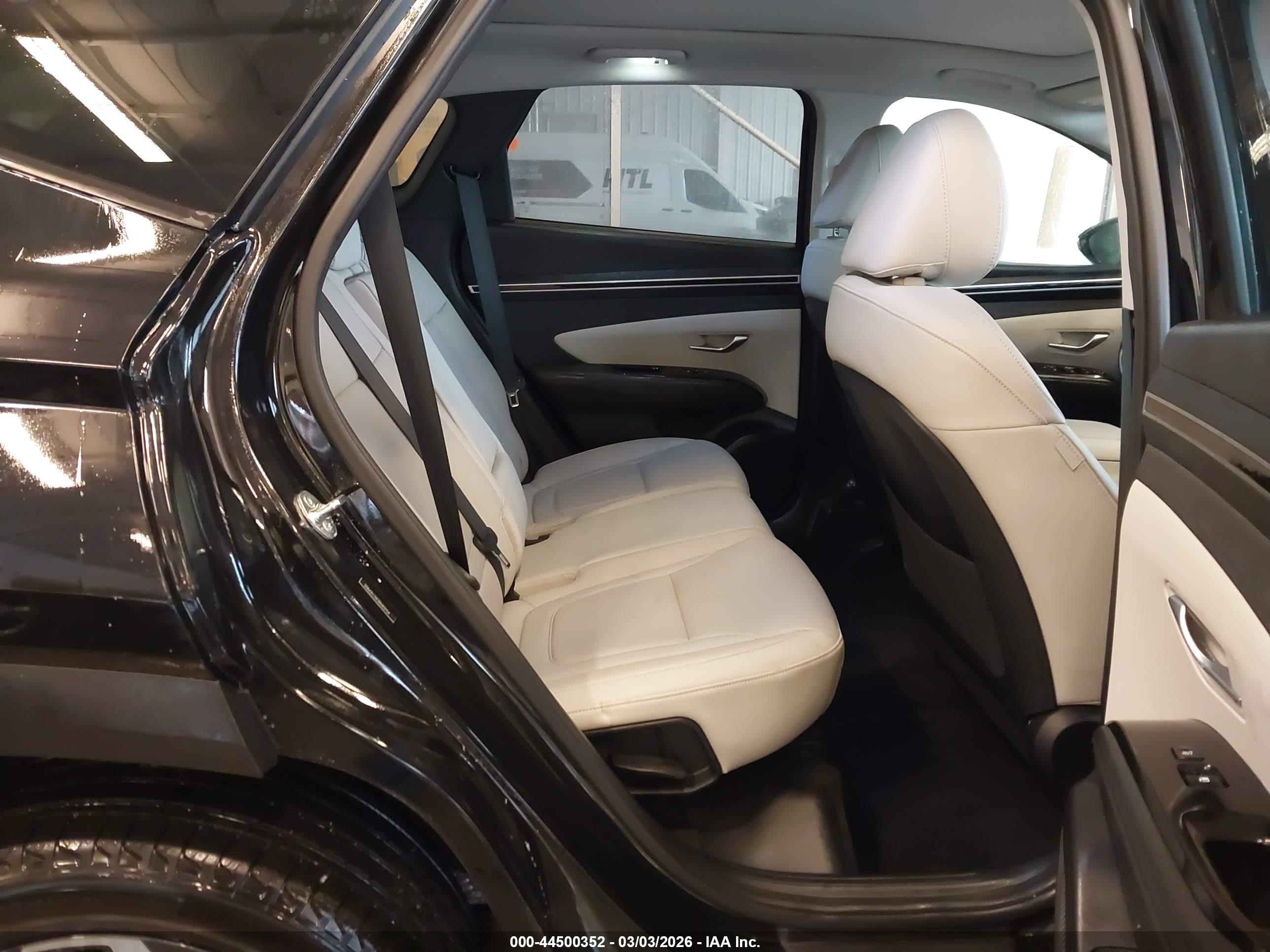 HYUNDAI TUCSON image 8