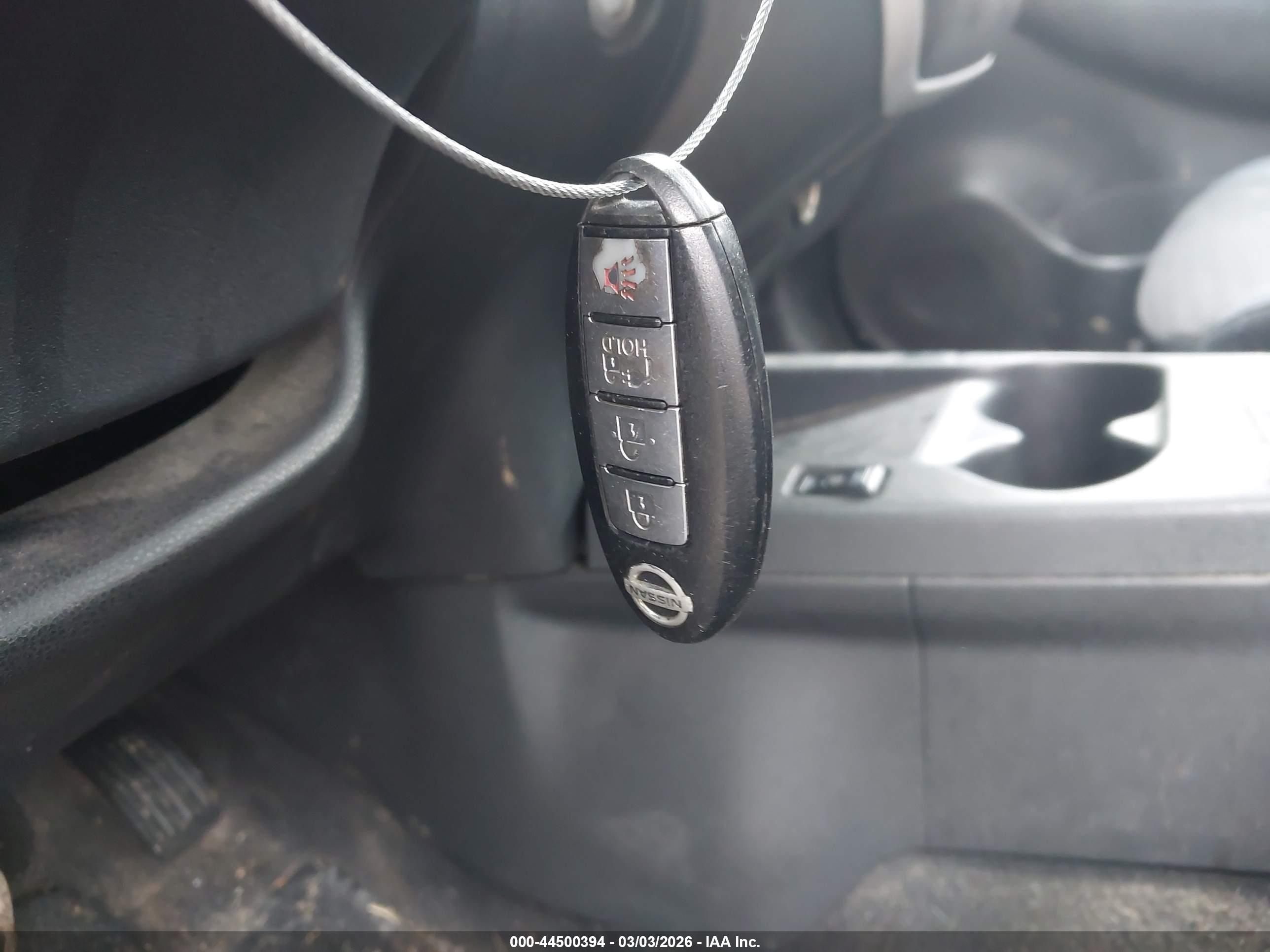NISSAN LEAF image 11