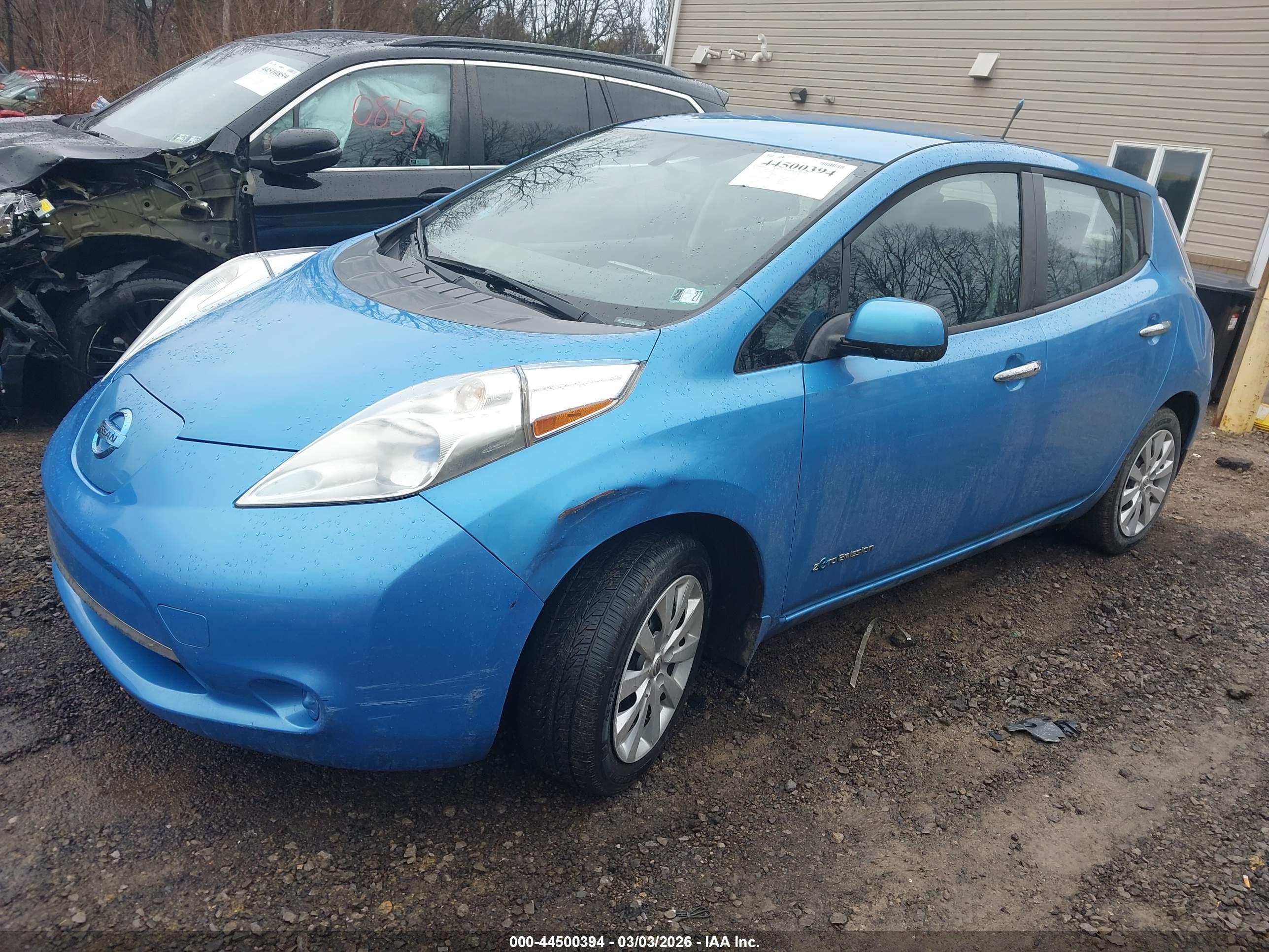 NISSAN LEAF image 2