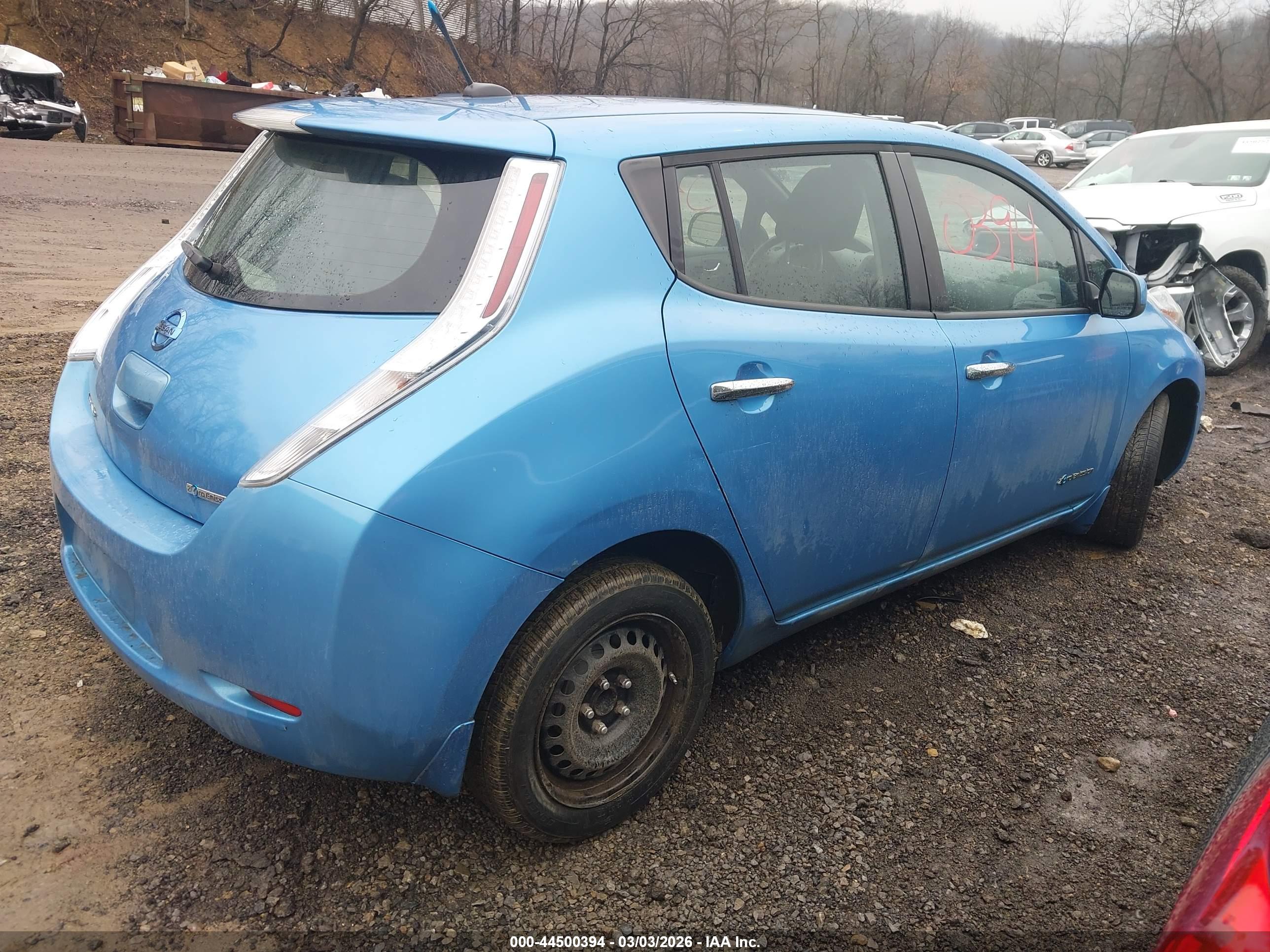 NISSAN LEAF image 4